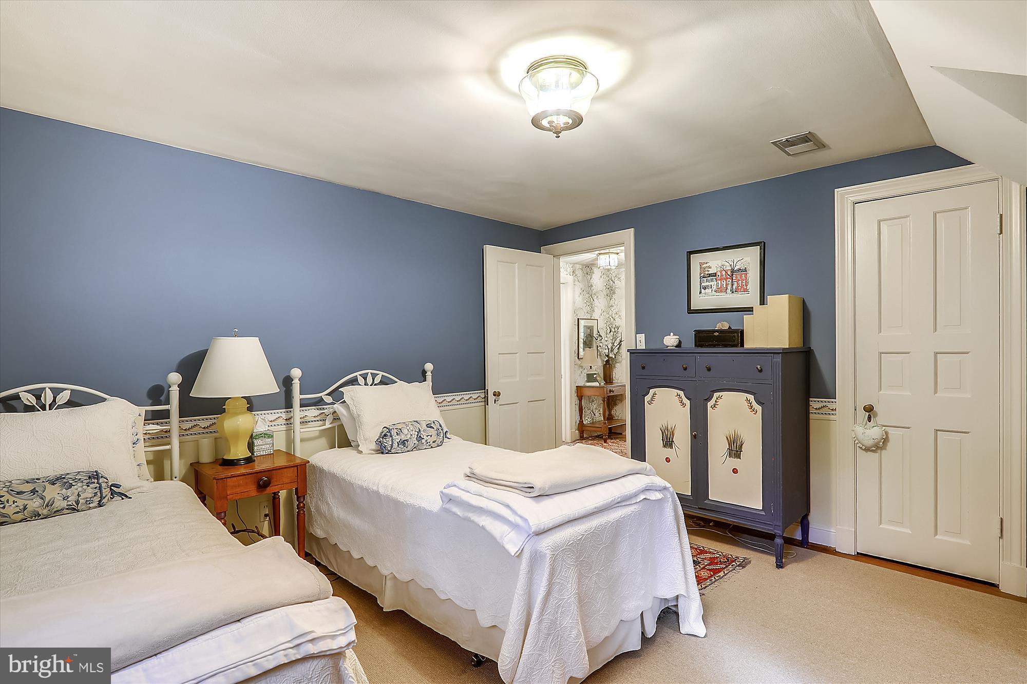 GREENWICH FOREST - Residential