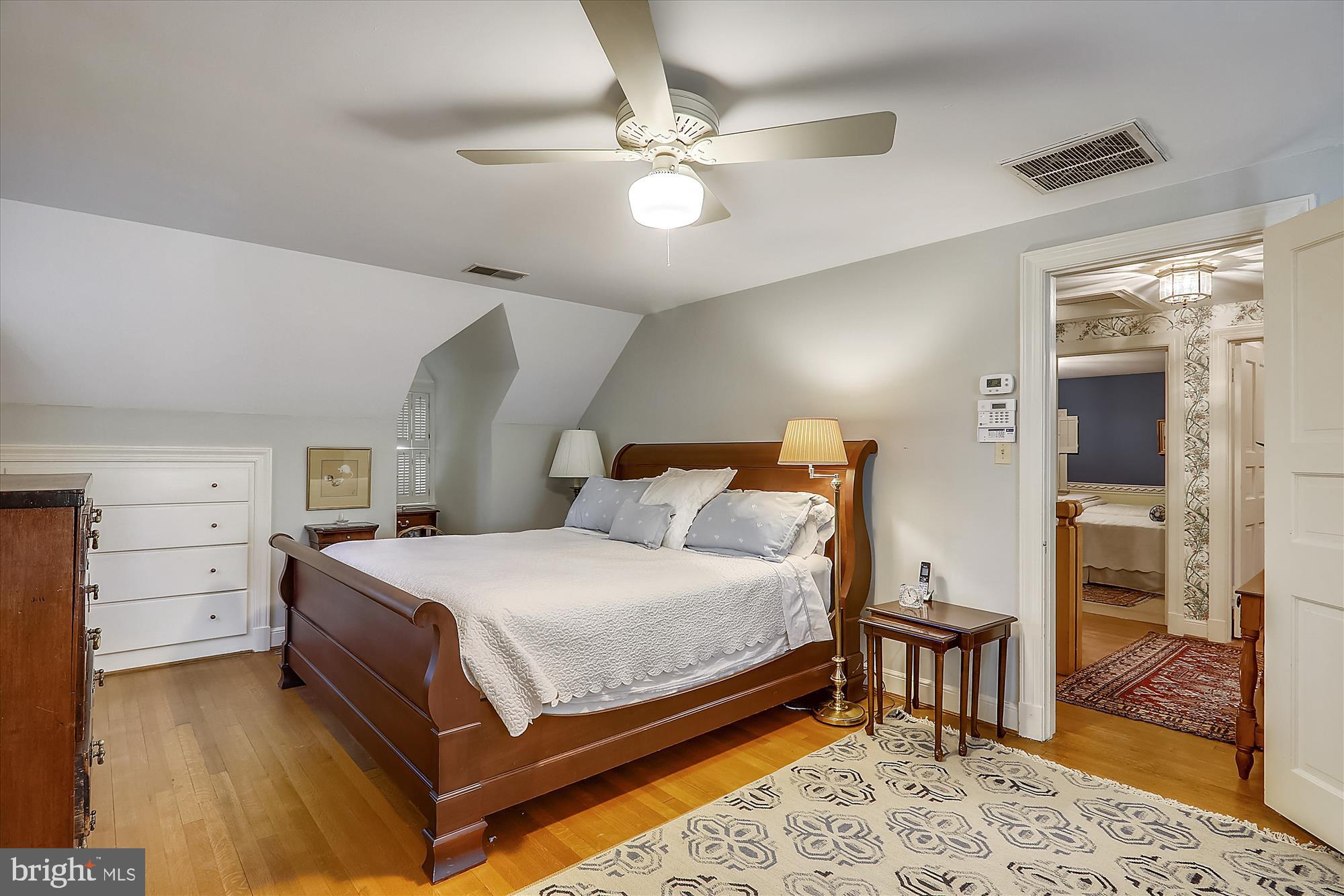 GREENWICH FOREST - Residential