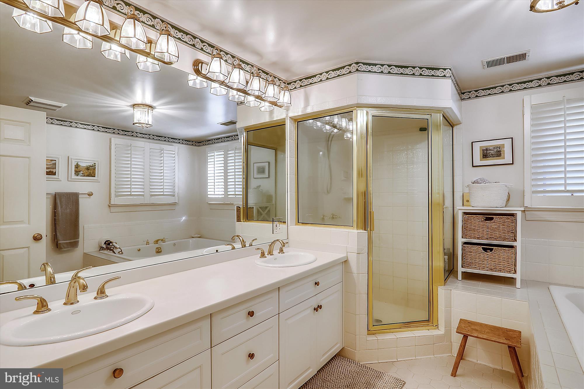 GREENWICH FOREST - Residential