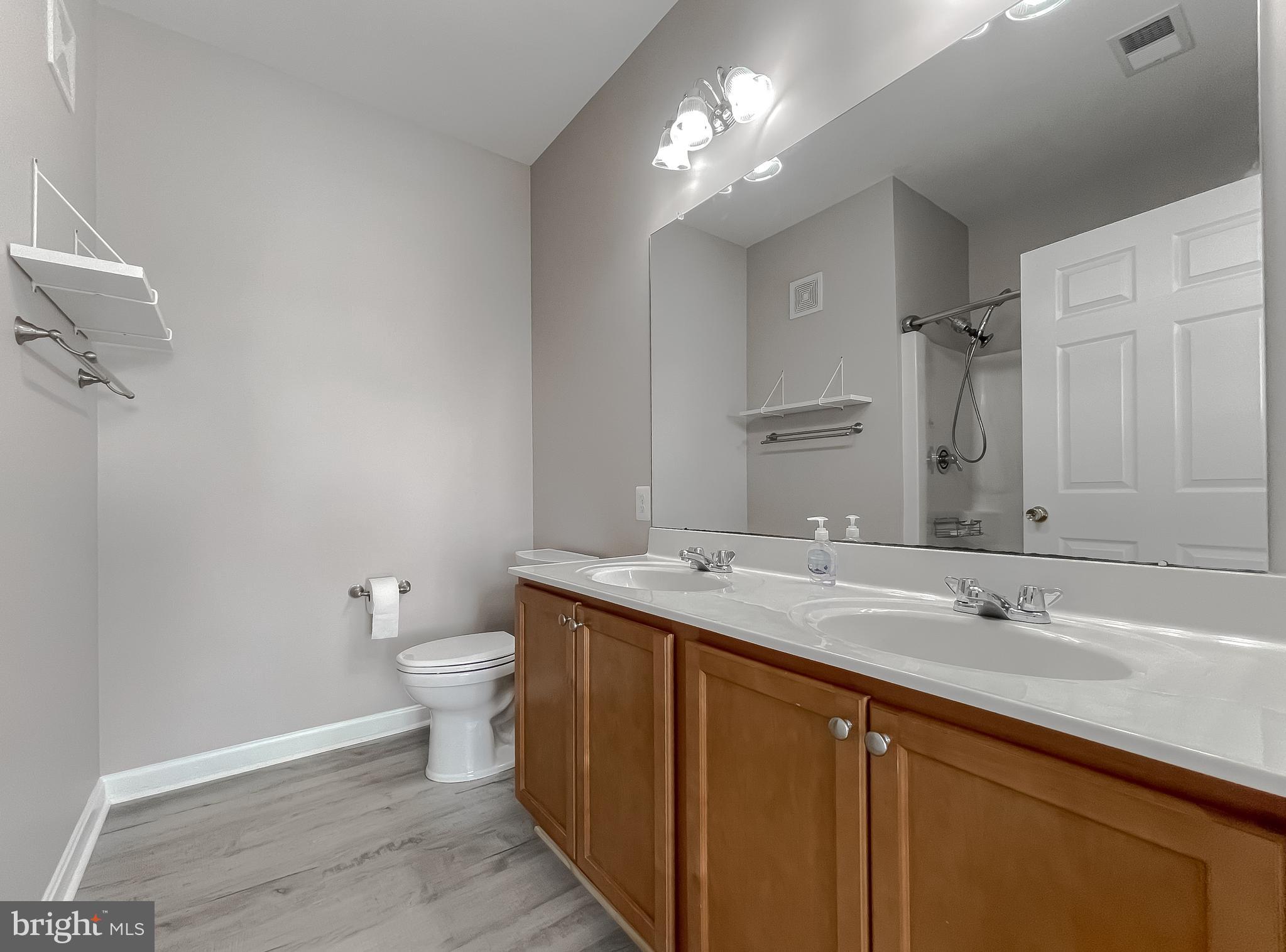 THE RESIDENCES OF WILDEWOOD - Residential Lease