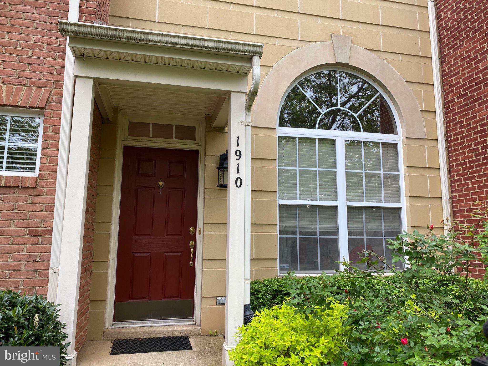 LINCOLN PARK - Residential Lease