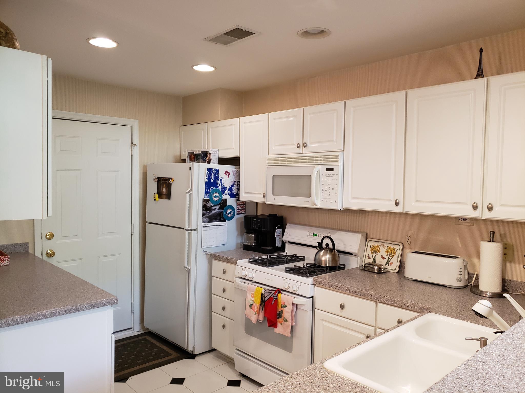 LINCOLN PARK - Residential Lease