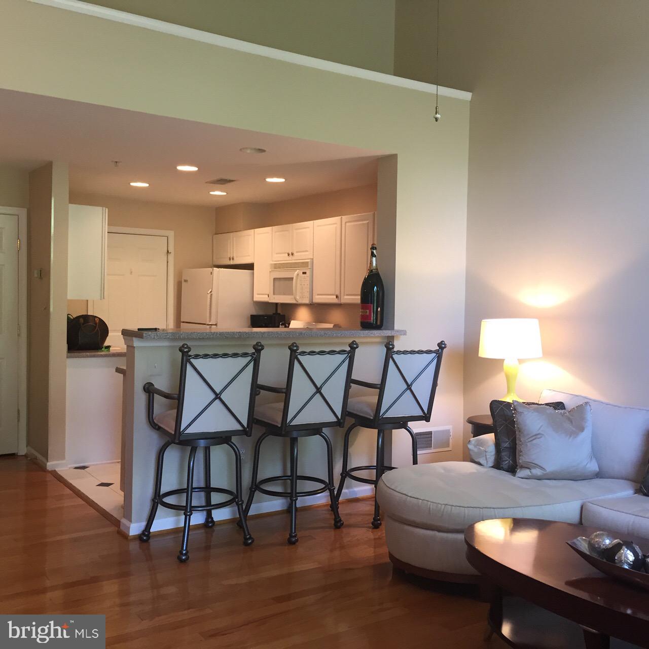 LINCOLN PARK - Residential Lease
