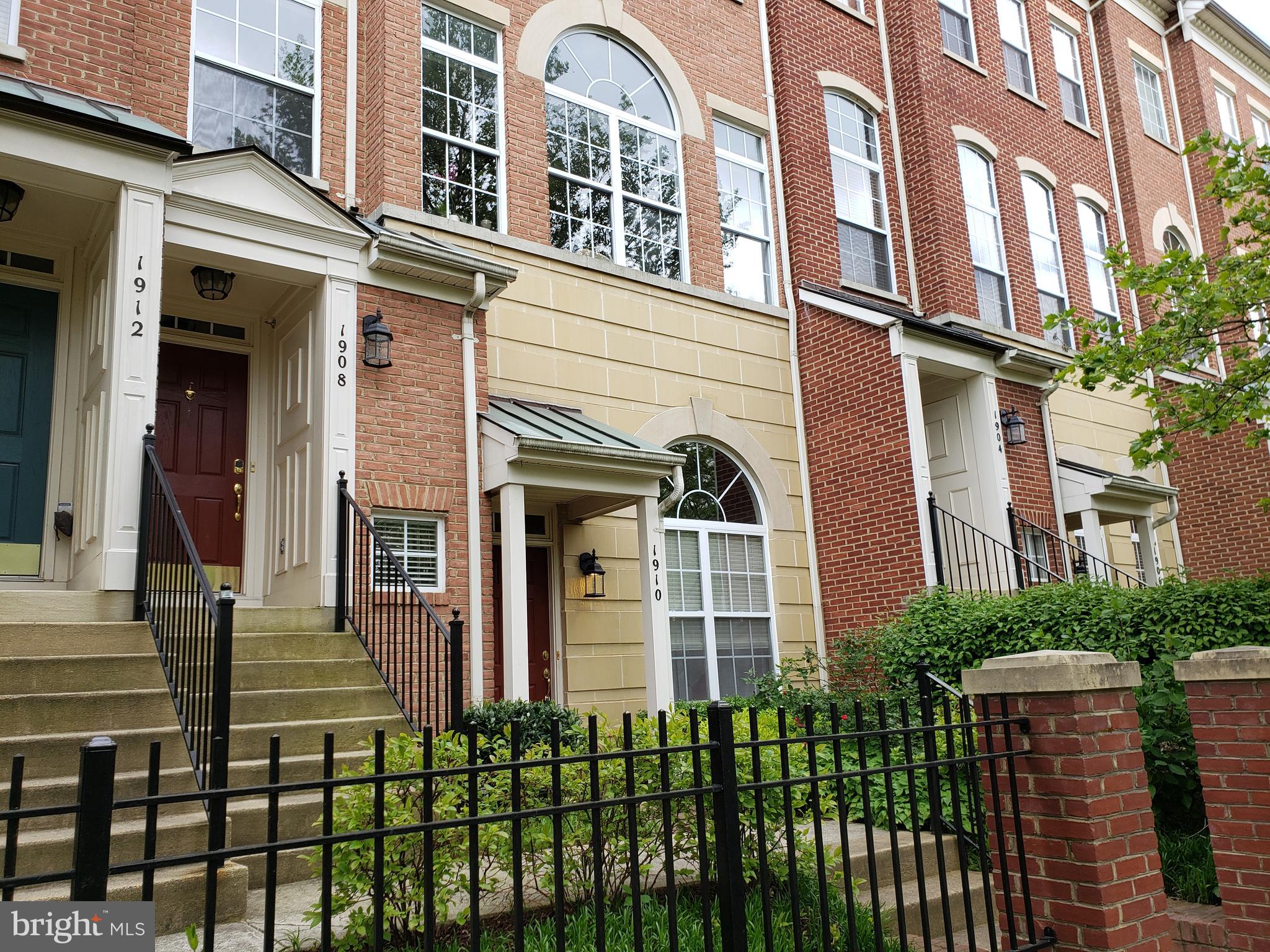 LINCOLN PARK - Residential Lease