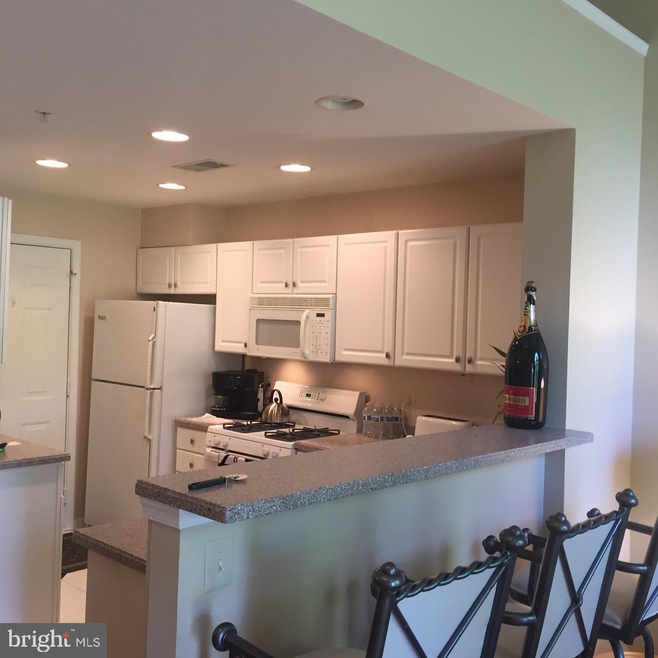 LINCOLN PARK - Residential Lease
