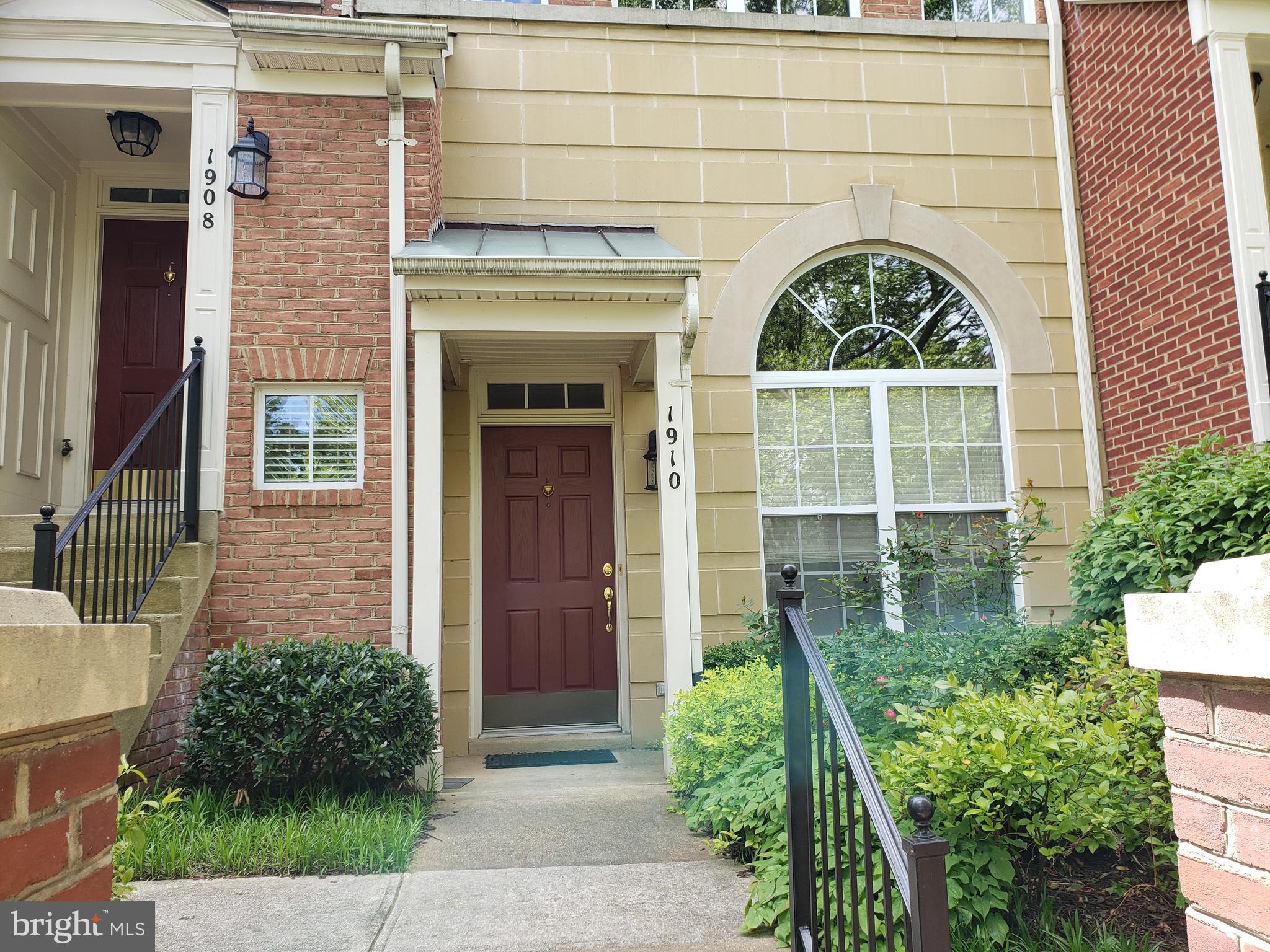 LINCOLN PARK - Residential Lease