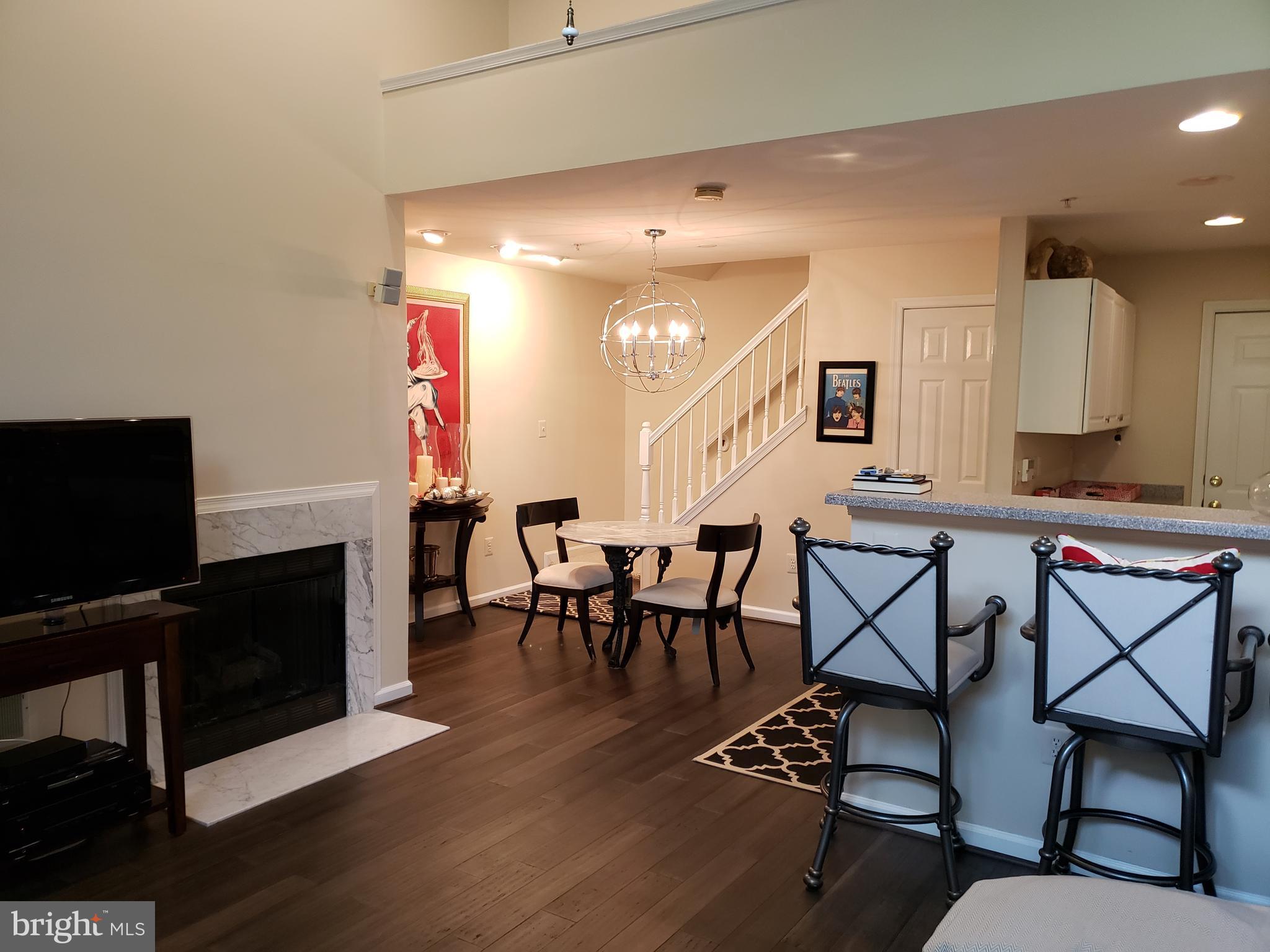 LINCOLN PARK - Residential Lease