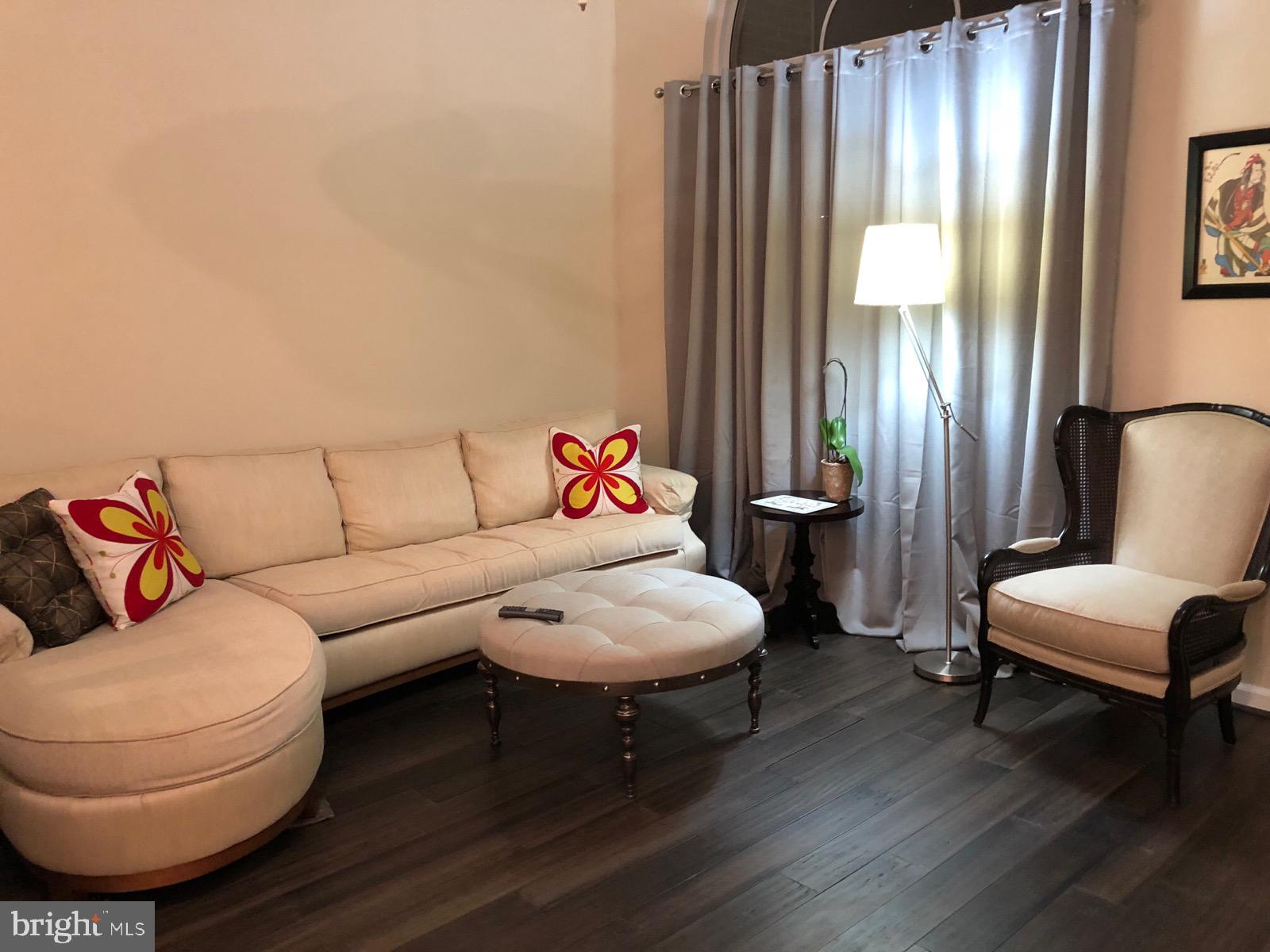 LINCOLN PARK - Residential Lease