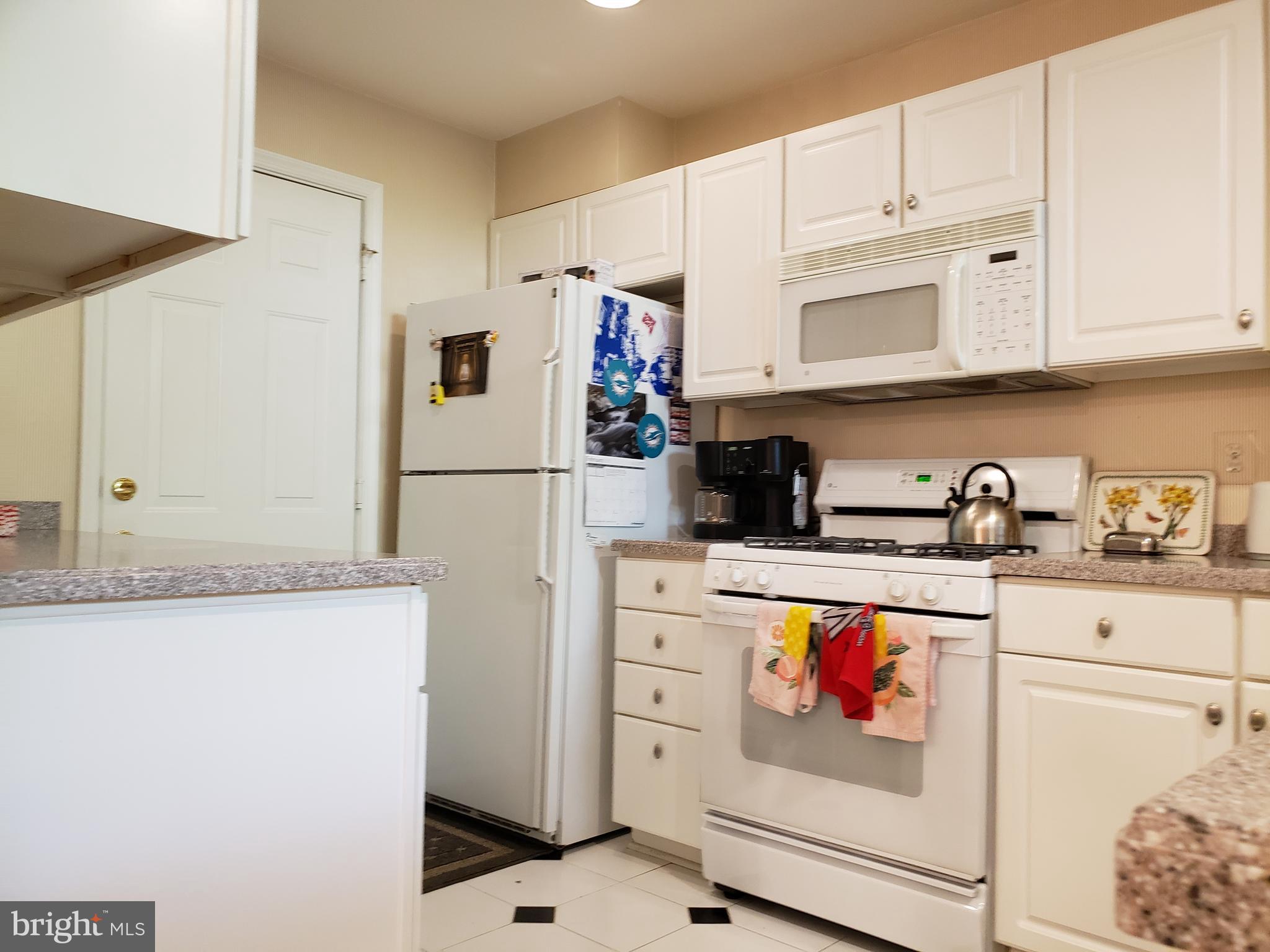 LINCOLN PARK - Residential Lease