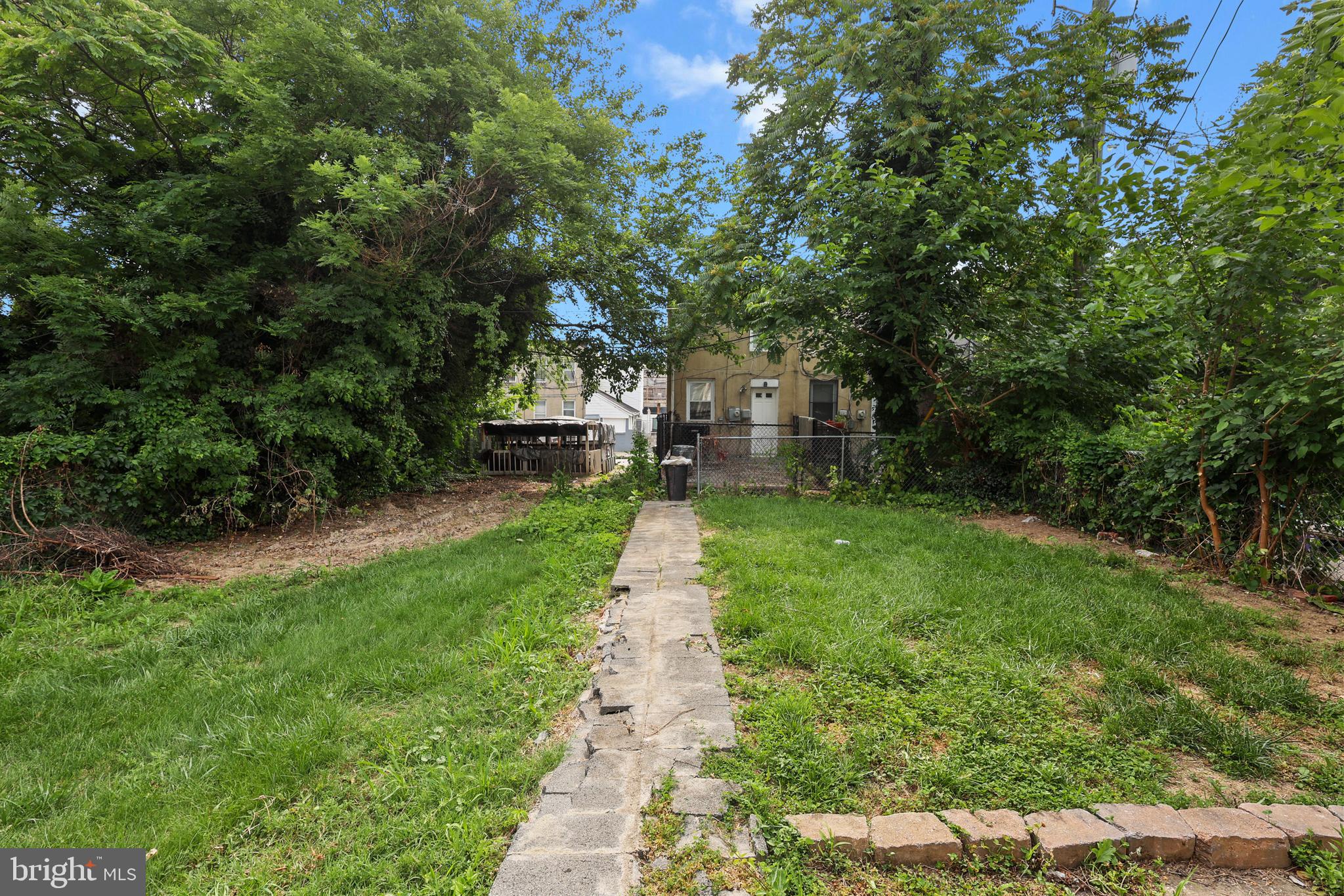 BROADWAY EAST - Residential Lease