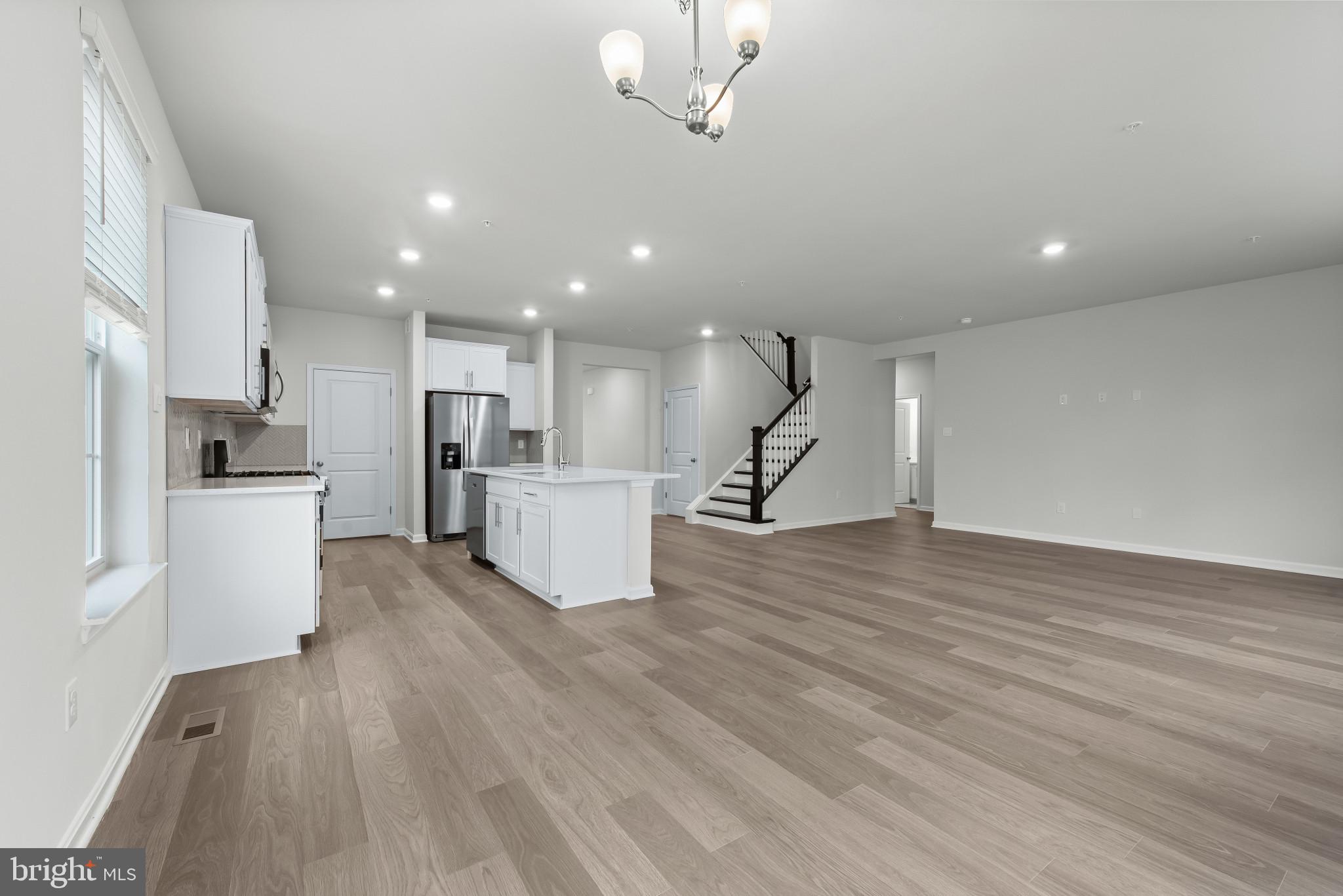 CREEKSIDE ESTATES - Residential