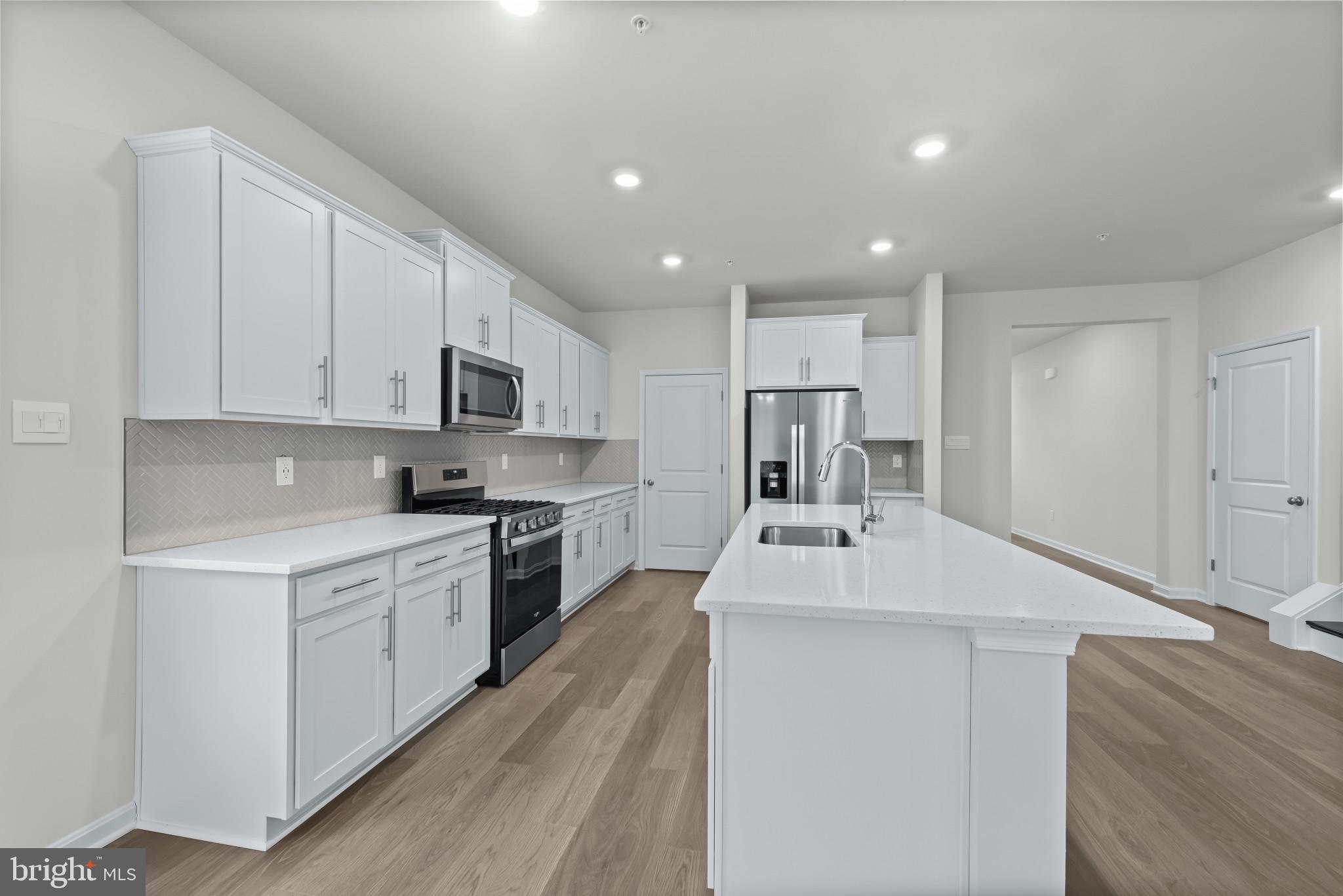 CREEKSIDE ESTATES - Residential