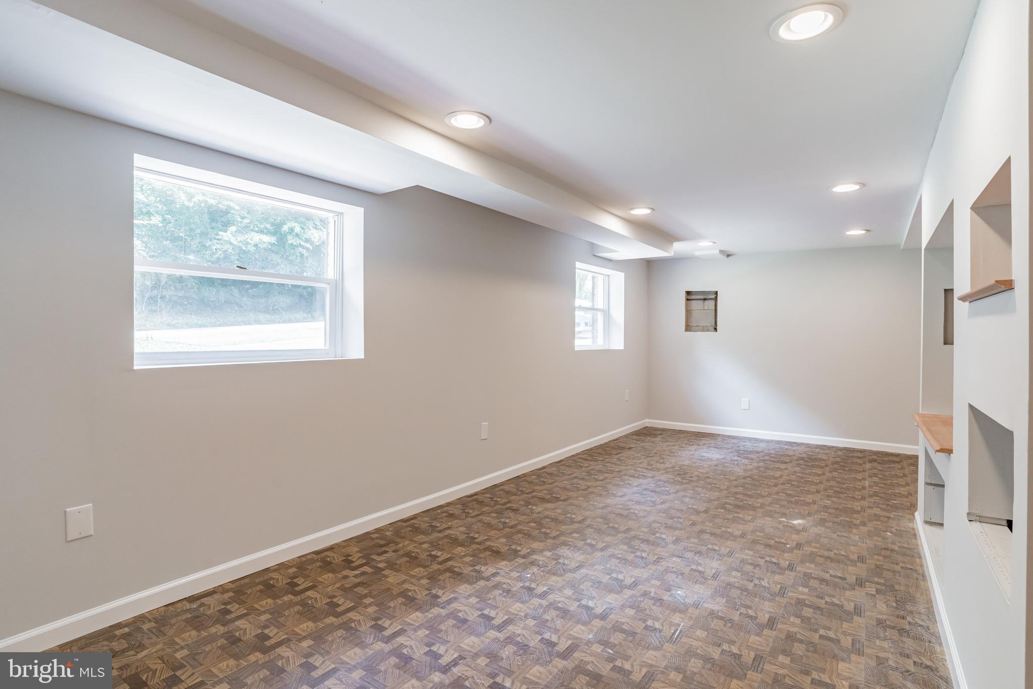 LONG BEACH - Residential