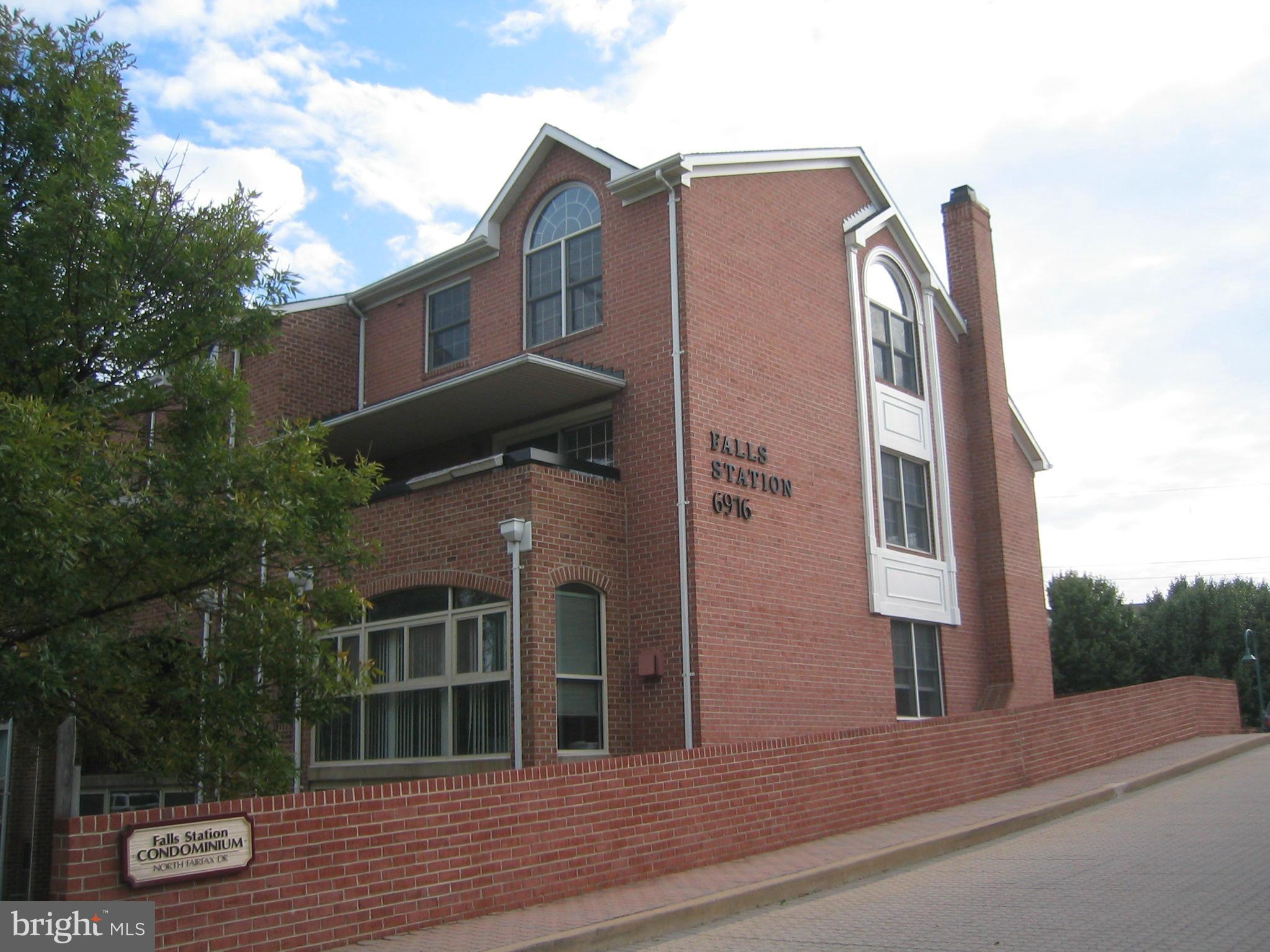 FALLS STATION - Residential Lease