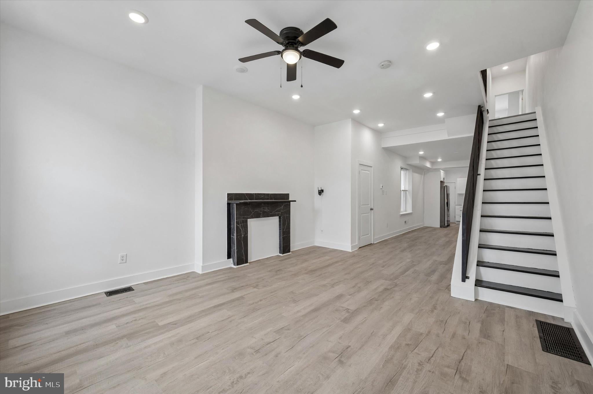 2716 W MONTGOMERY AVENUE