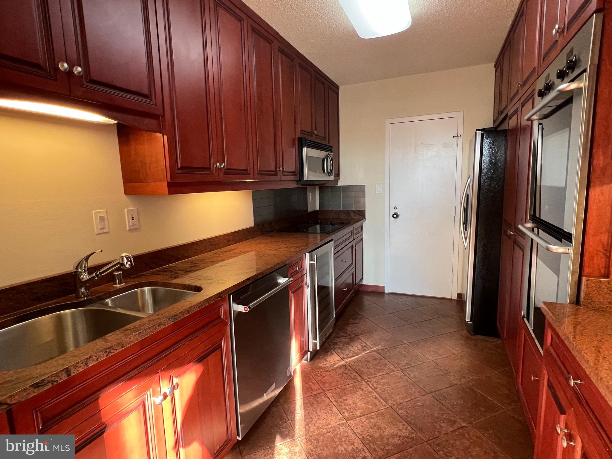 ROLAND PARK - Residential Lease