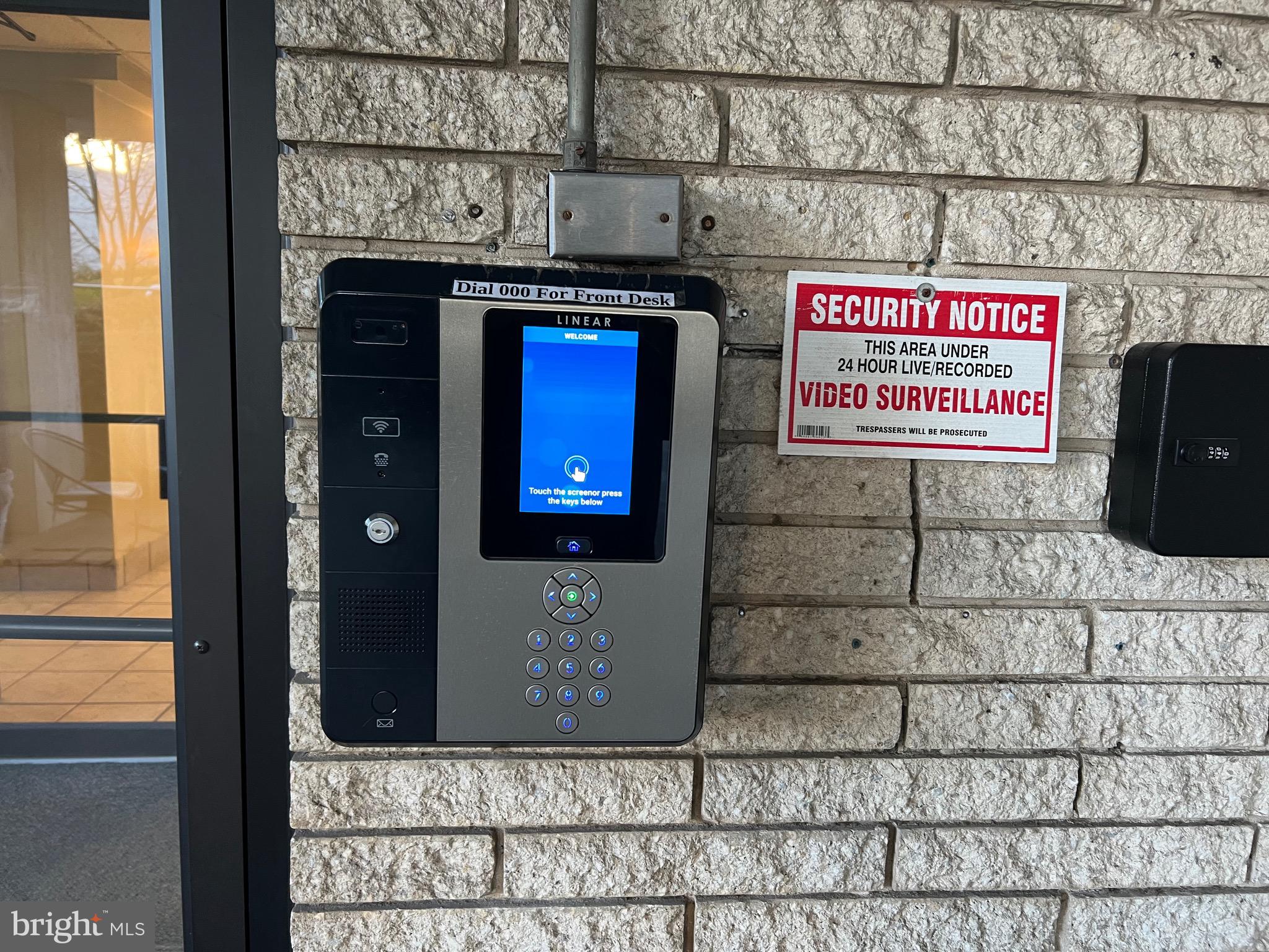 ROLAND PARK - Residential Lease