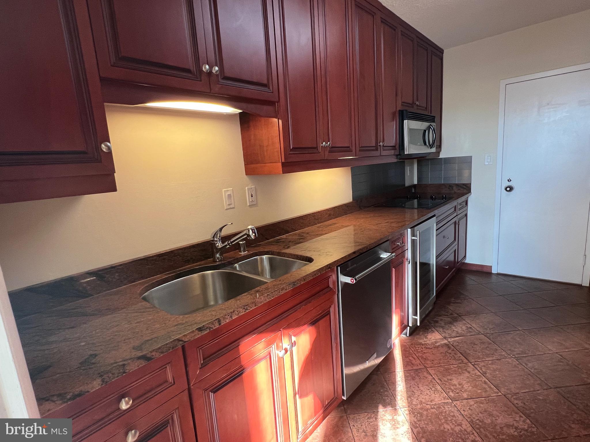 ROLAND PARK - Residential Lease