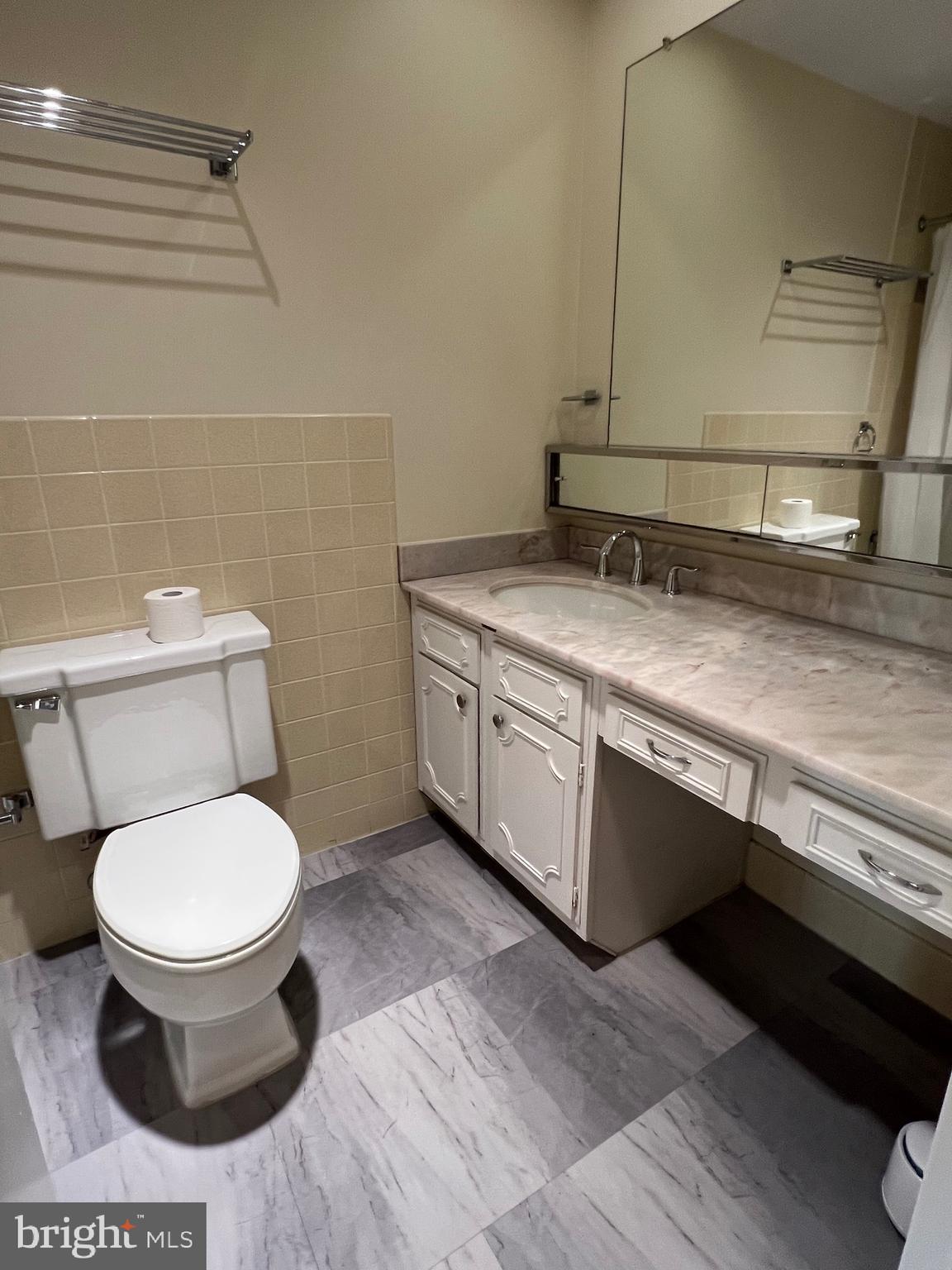 ROLAND PARK - Residential Lease