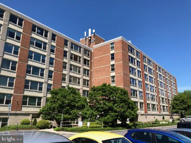 4401 ROLAND AVENUE 402