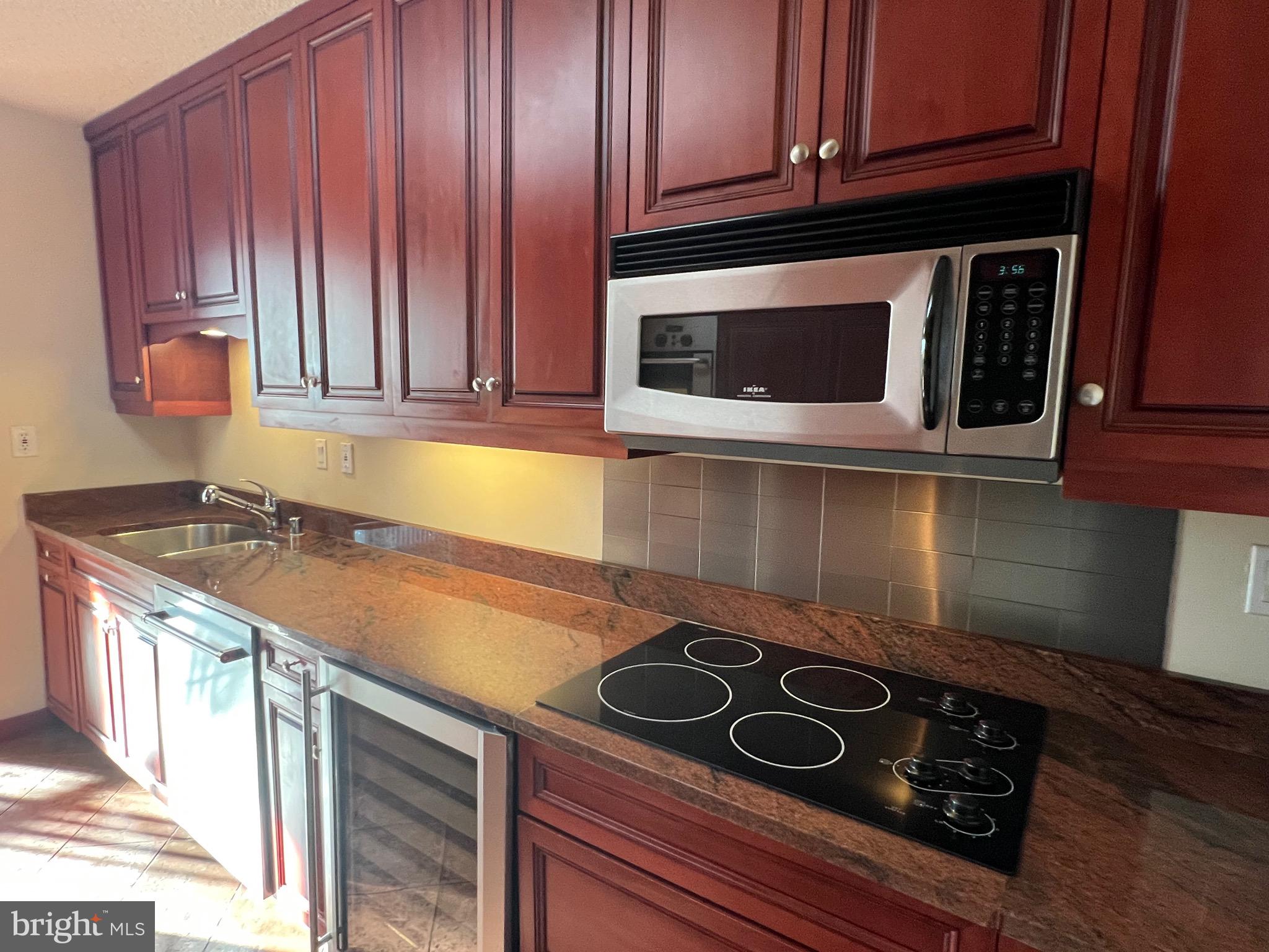 ROLAND PARK - Residential Lease