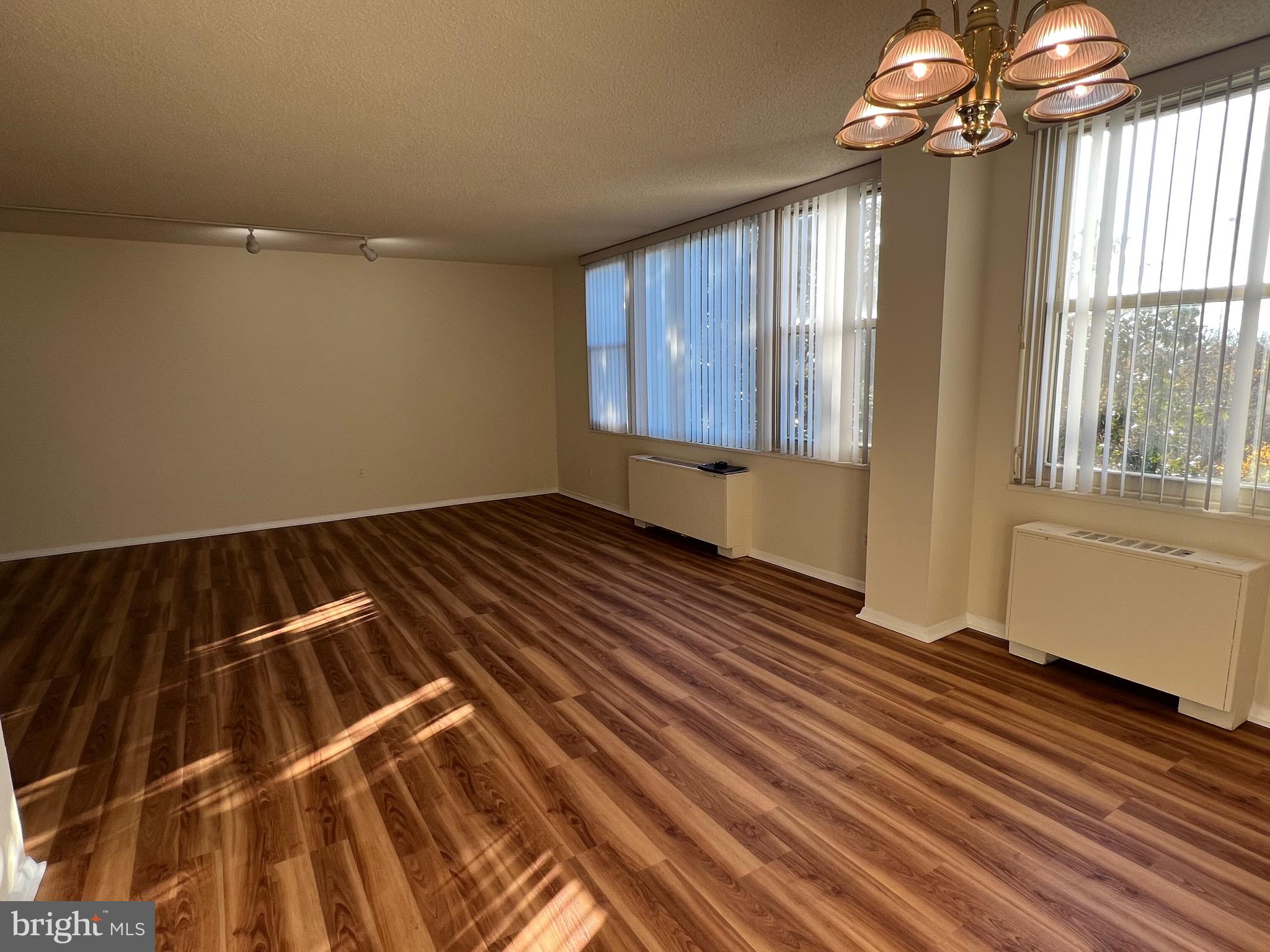 ROLAND PARK - Residential Lease