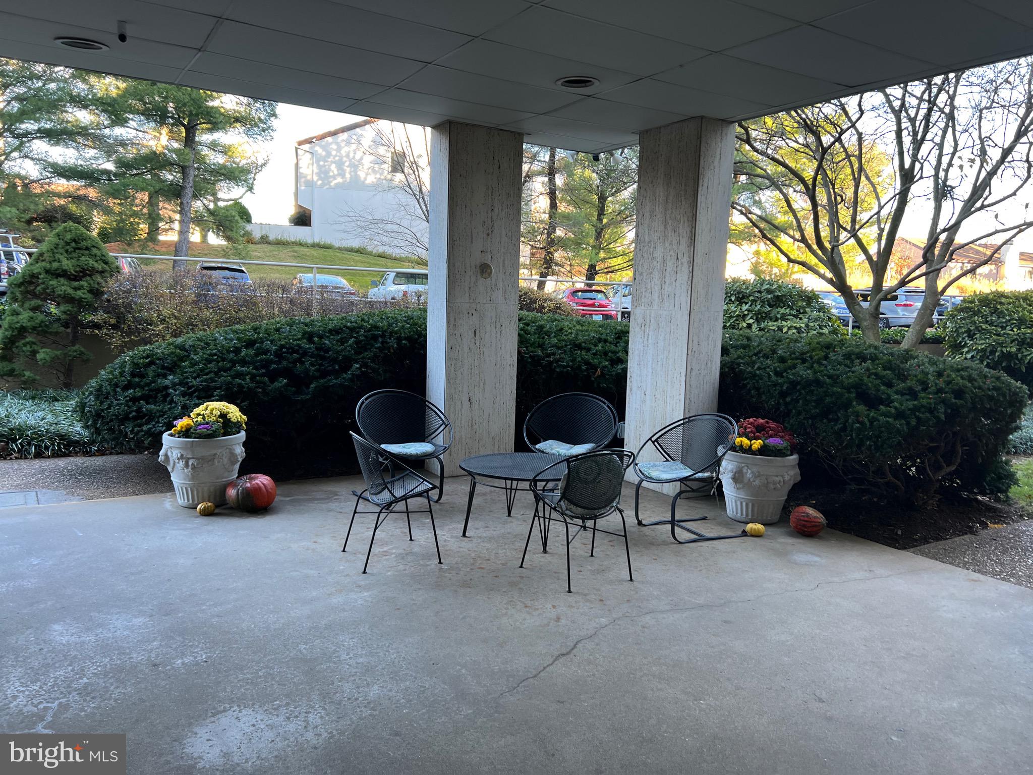 ROLAND PARK - Residential Lease