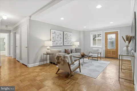 200 N Maple Avenue Unit 212, Falls Church, VA MLS: VAFA2003530