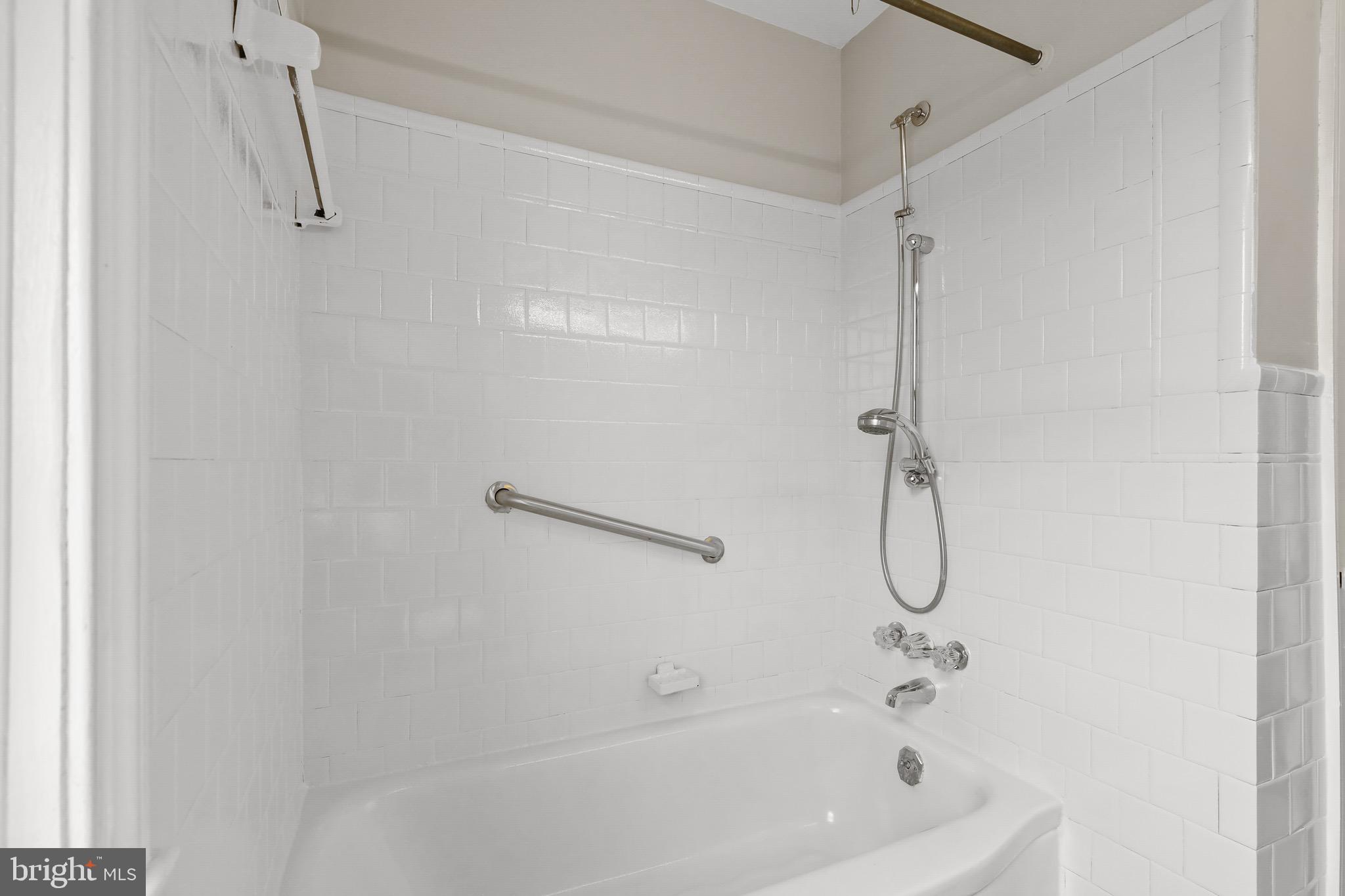 EASTWOOD - Residential