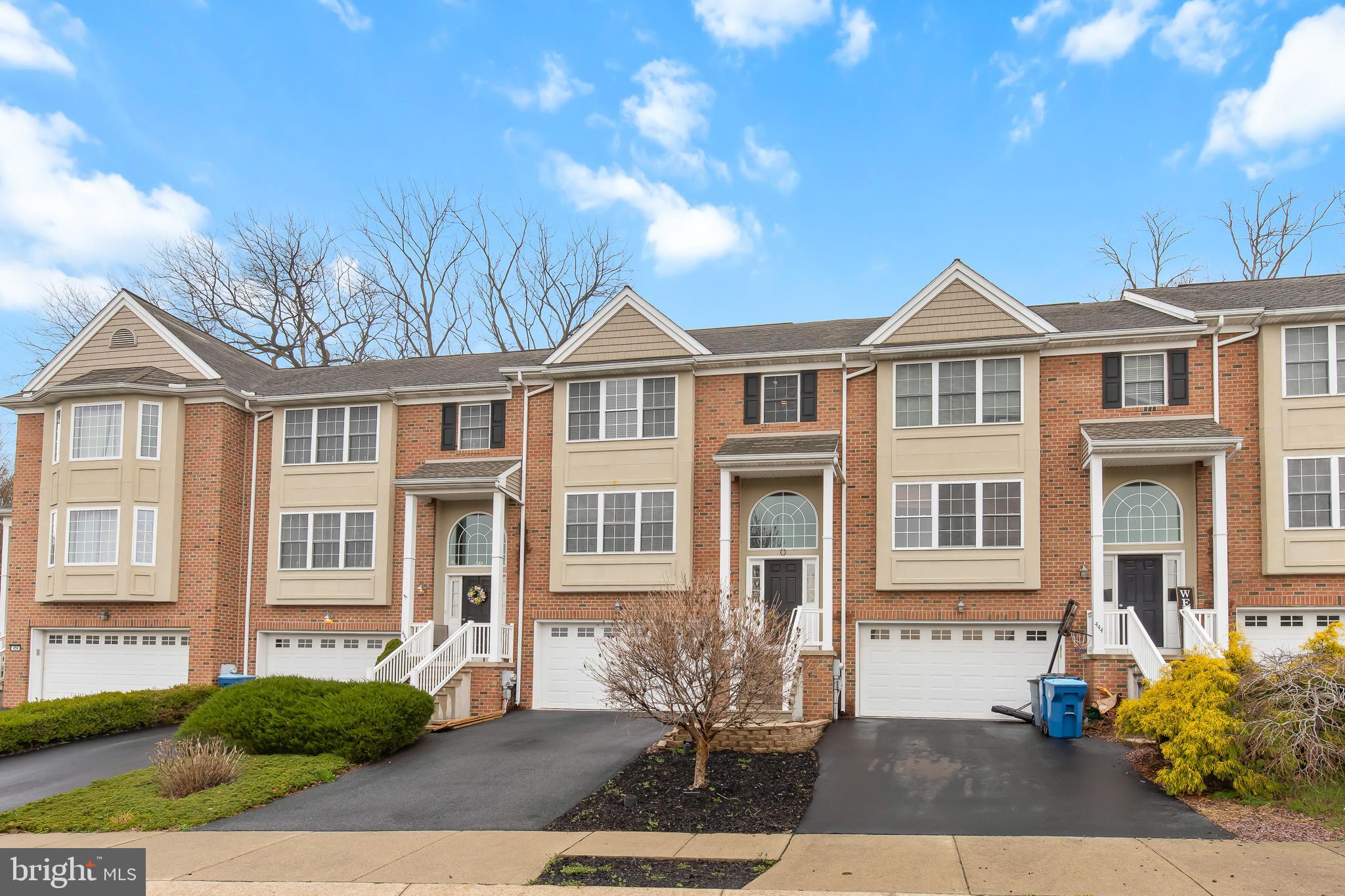 446 HILLSIDE DRIVE