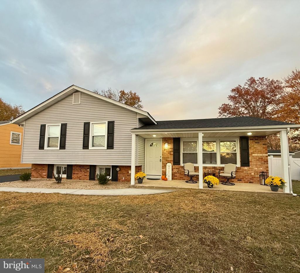 Photo of 308 Deerfield Road, NEWARK, DE 19713 (MLS # DENC2092386)