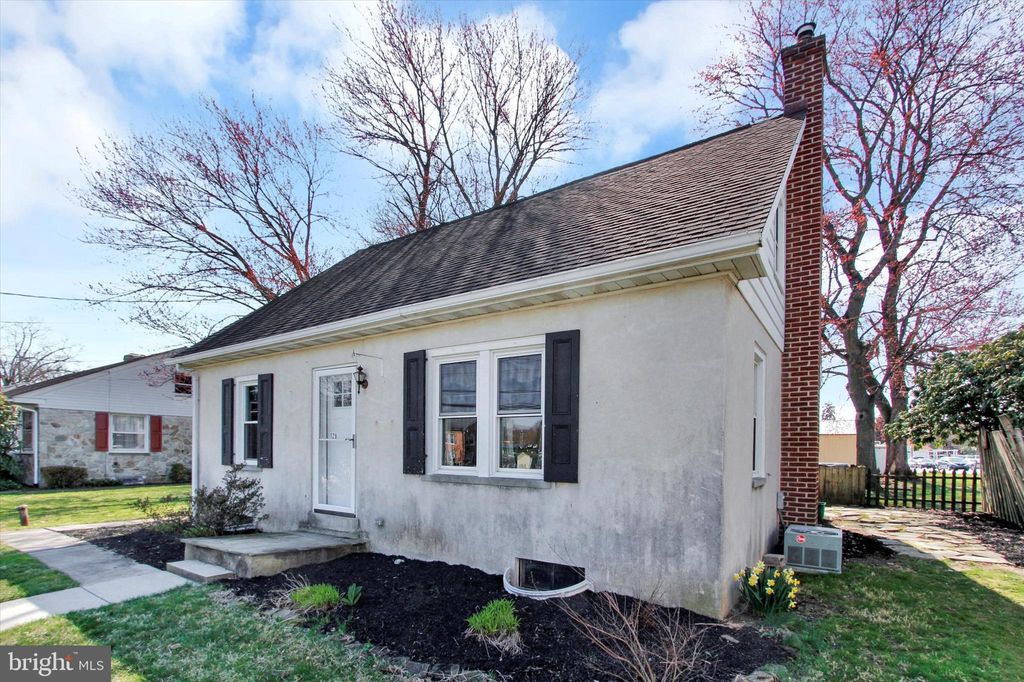 Photo of 128 E HOOVER ST, MOUNTVILLE, PA 17554 (MLS # PALA2032802)