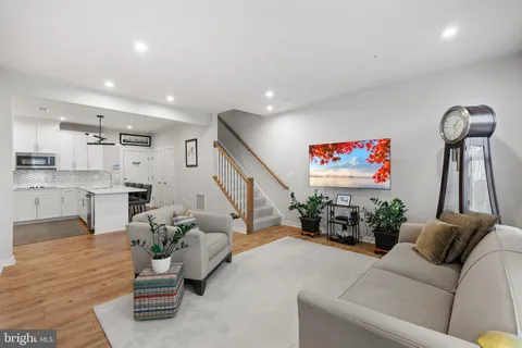 44580 Wolfhound Square, Ashburn, VA MLS: VALO2092820