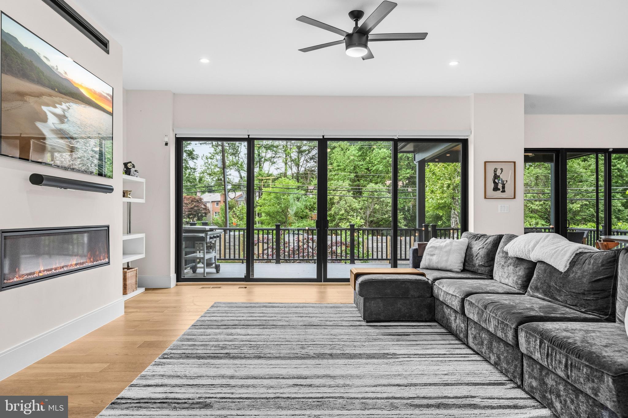 VIENNA WOODS - Residential