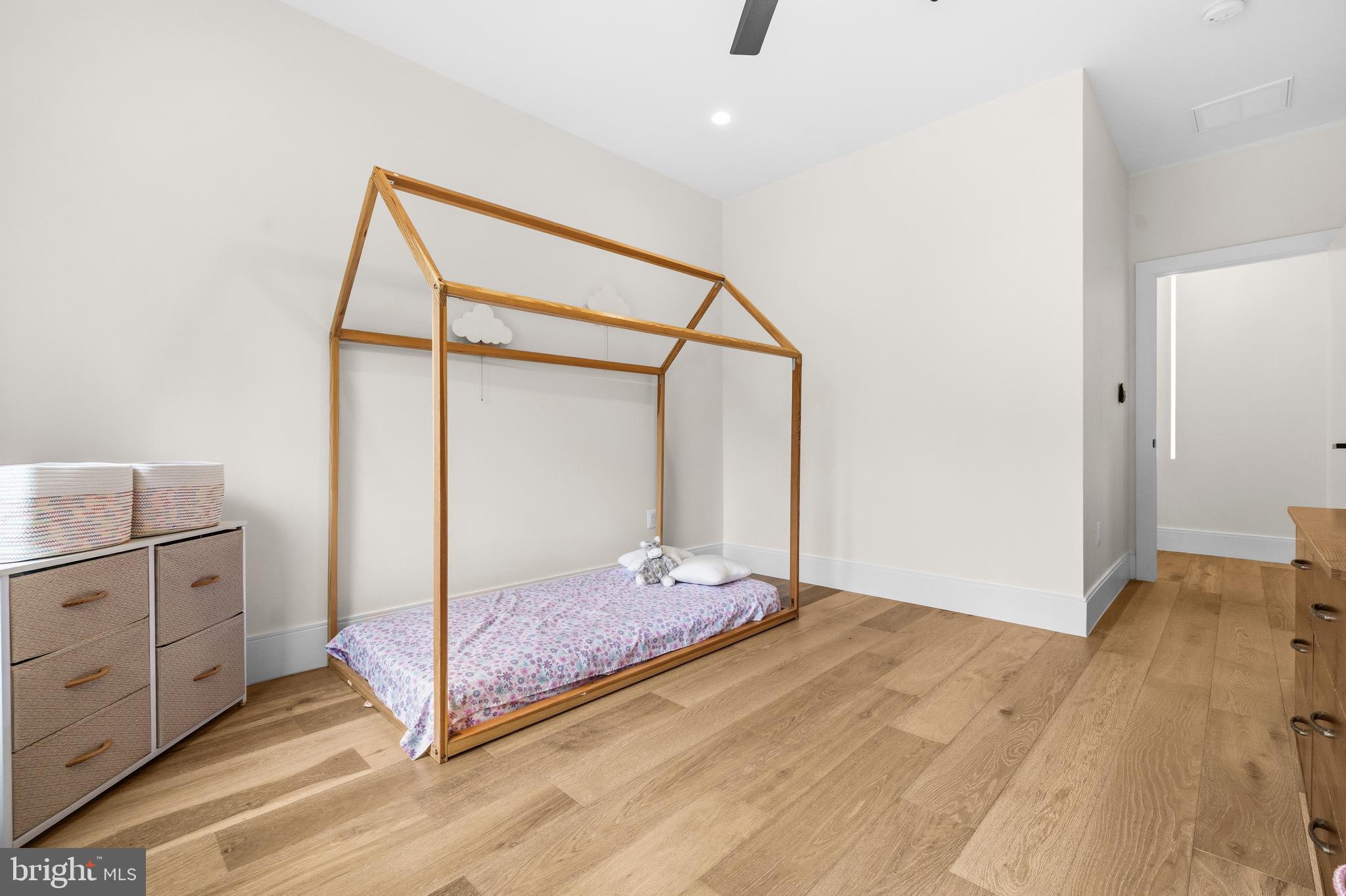 VIENNA WOODS - Residential