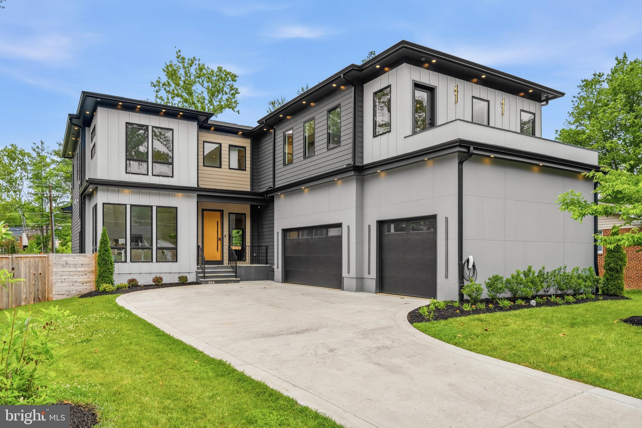909 MYERS CIRCLE SW