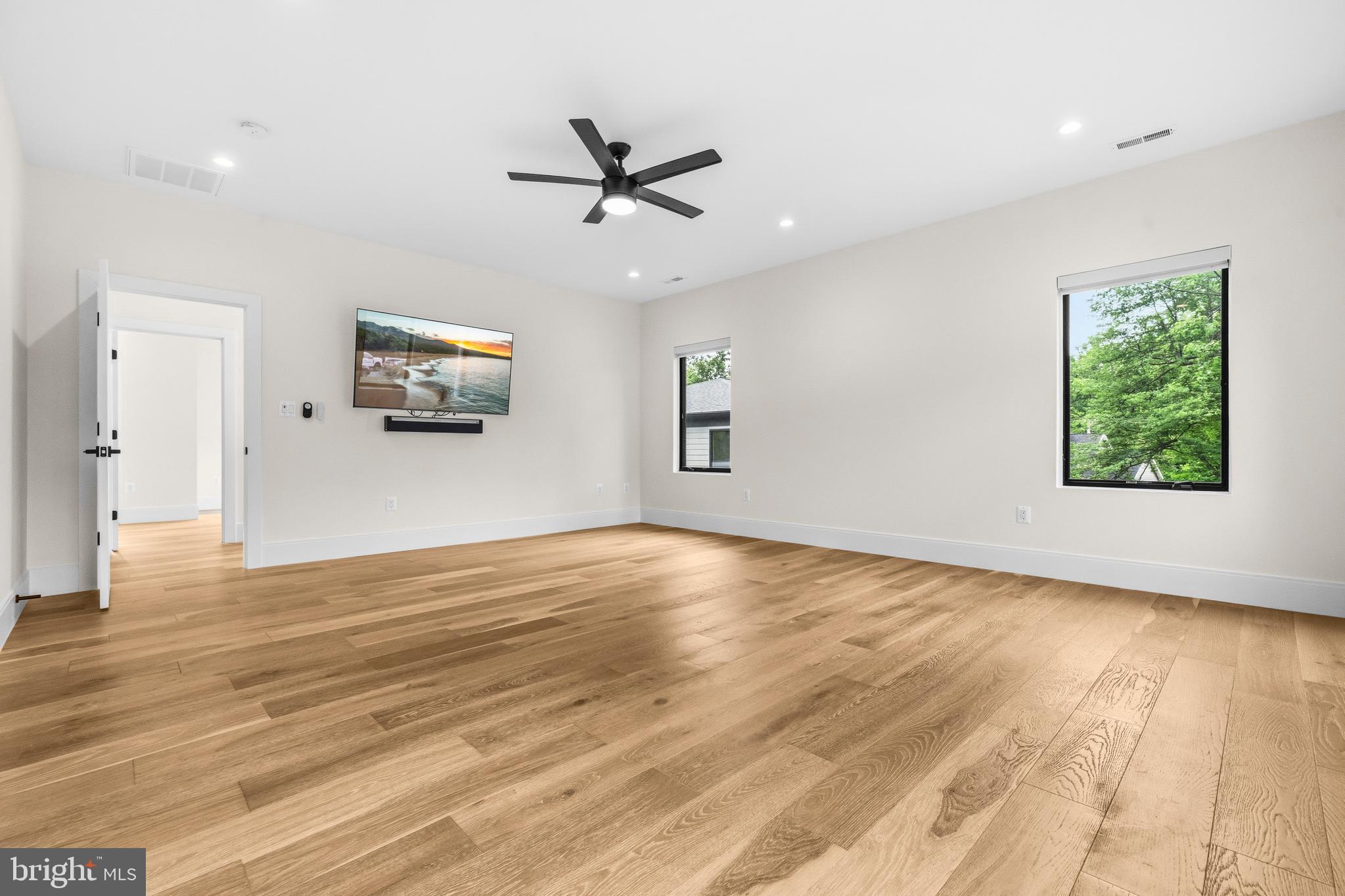 VIENNA WOODS - Residential