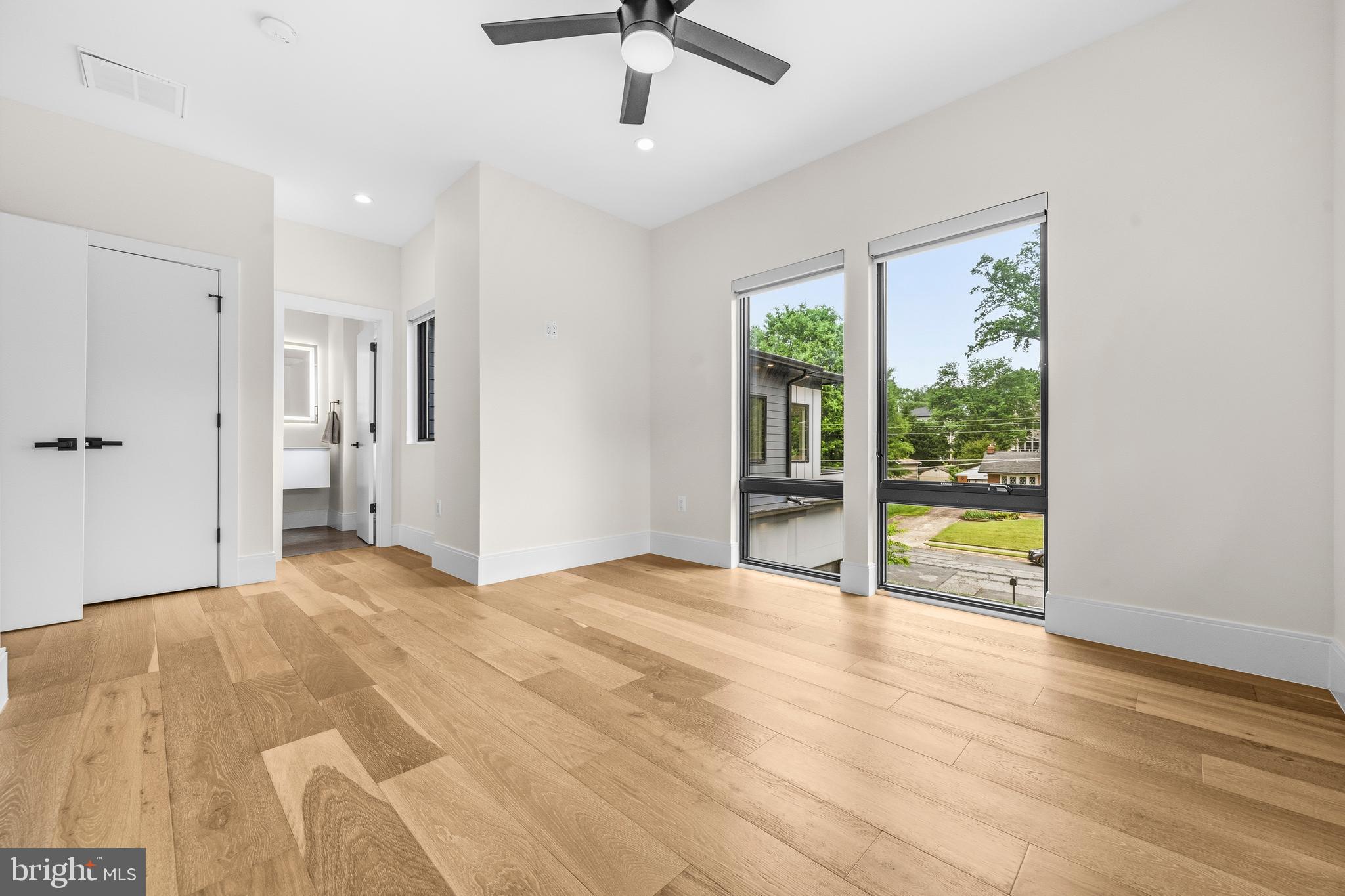 VIENNA WOODS - Residential