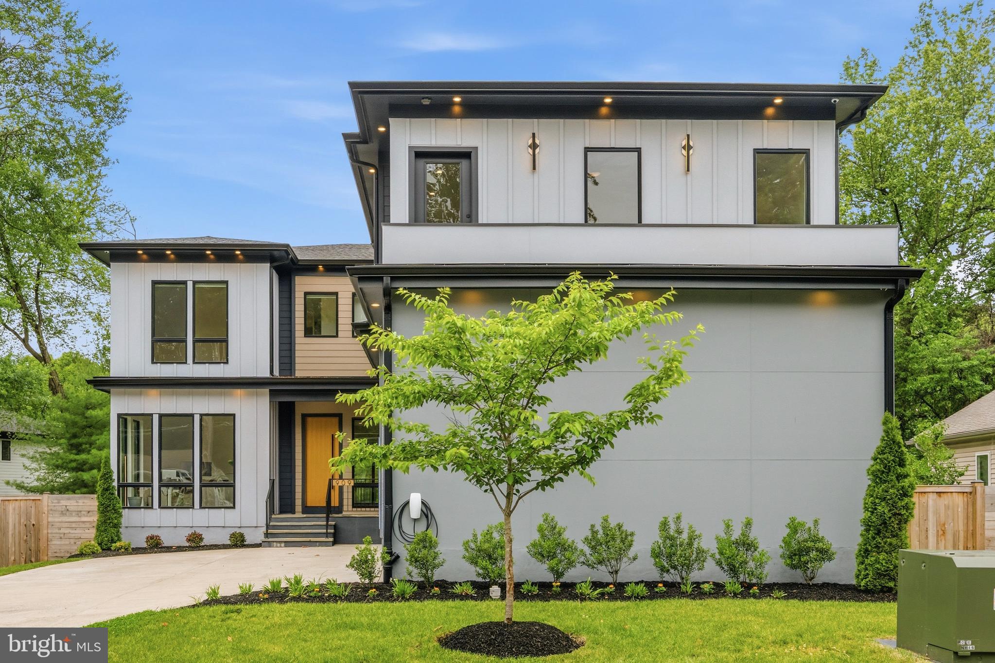 909 MYERS CIRCLE SW
