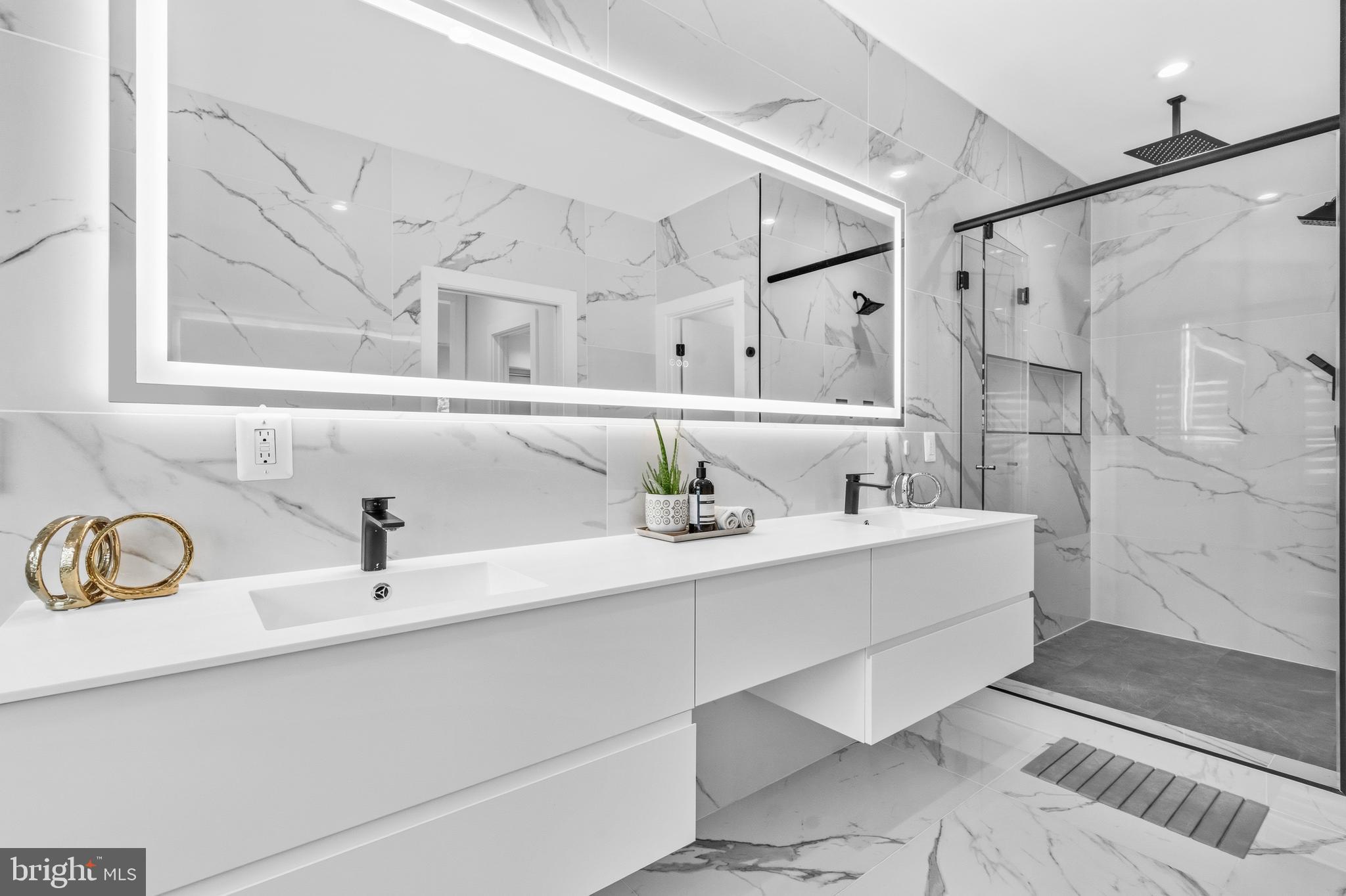 VIENNA WOODS - Residential