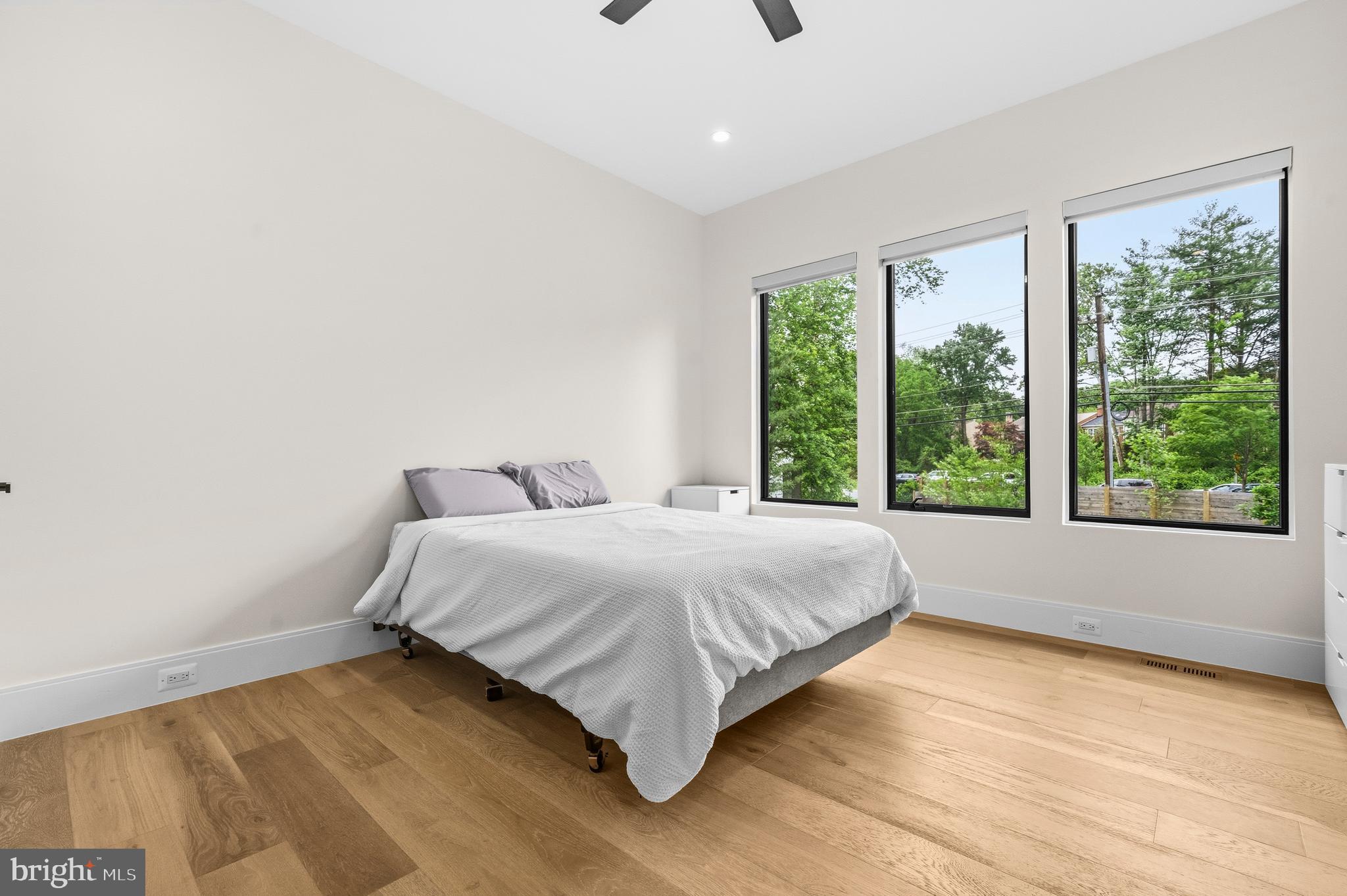 VIENNA WOODS - Residential