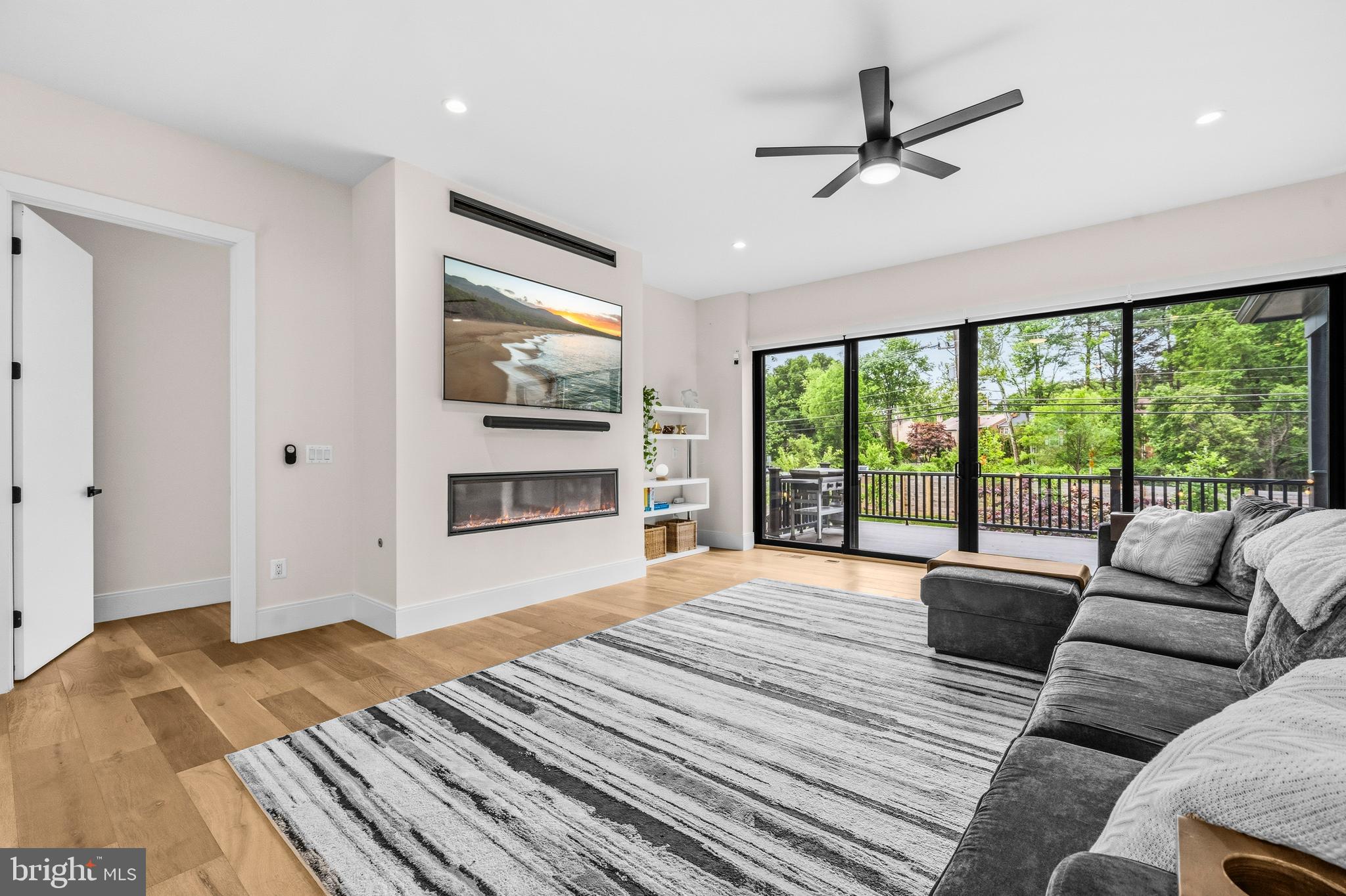 VIENNA WOODS - Residential
