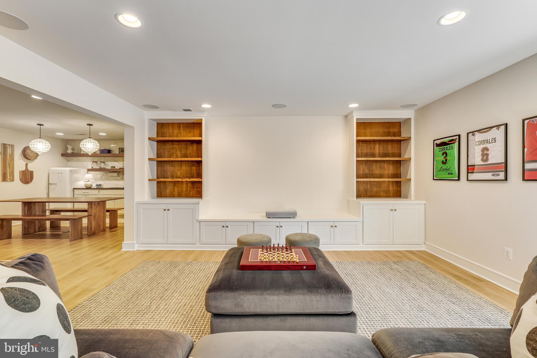 MEADOWBROOK - Residential