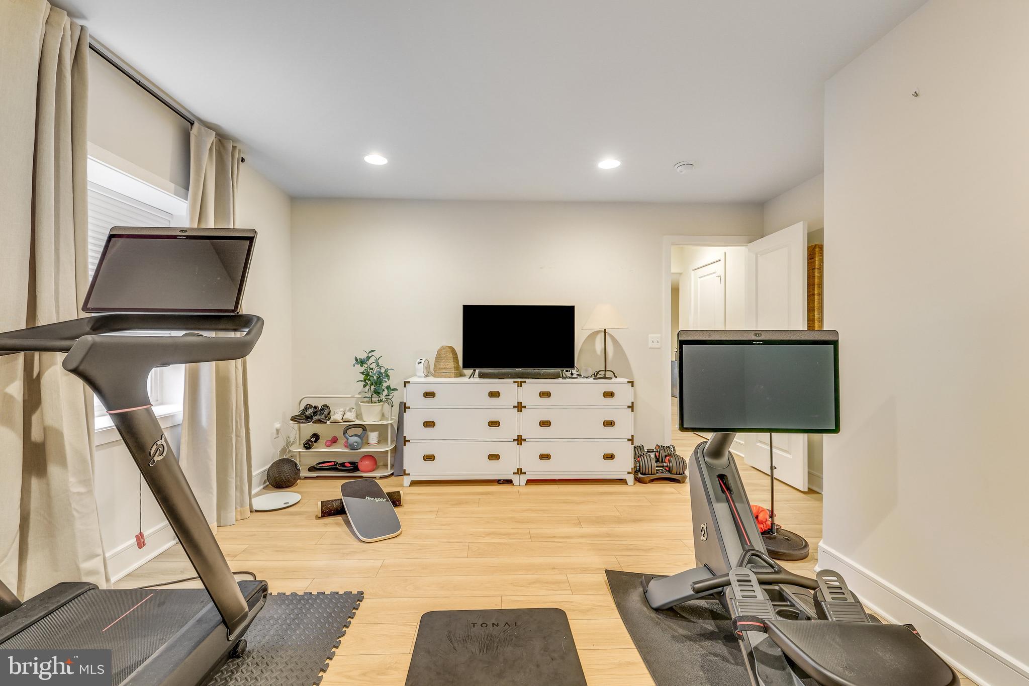 MEADOWBROOK - Residential