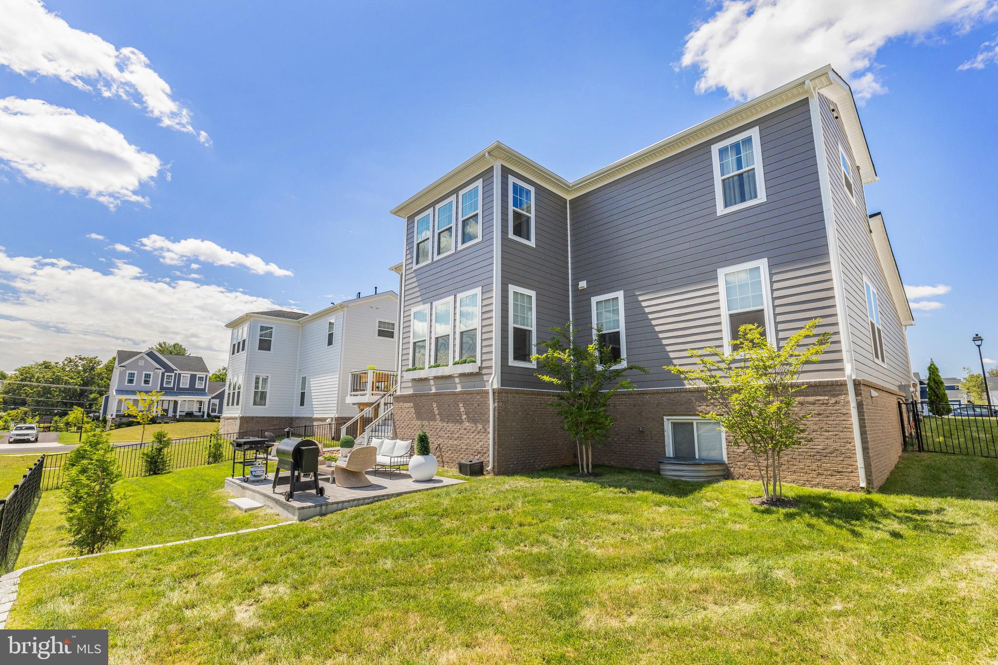 MEADOWBROOK - Residential