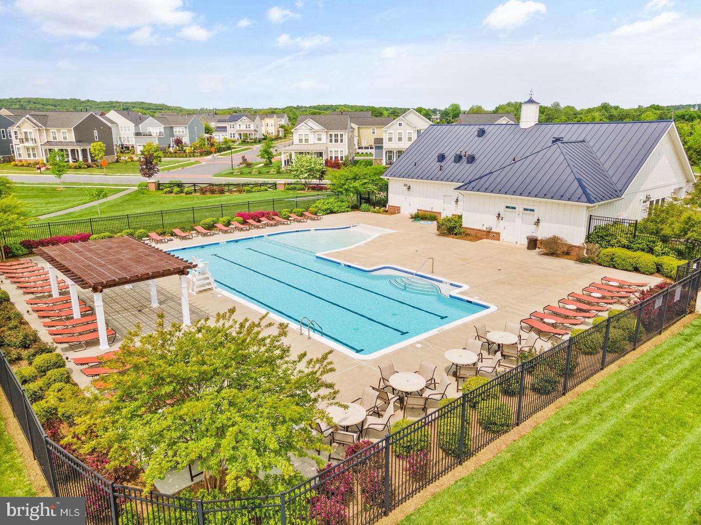 MEADOWBROOK - Residential