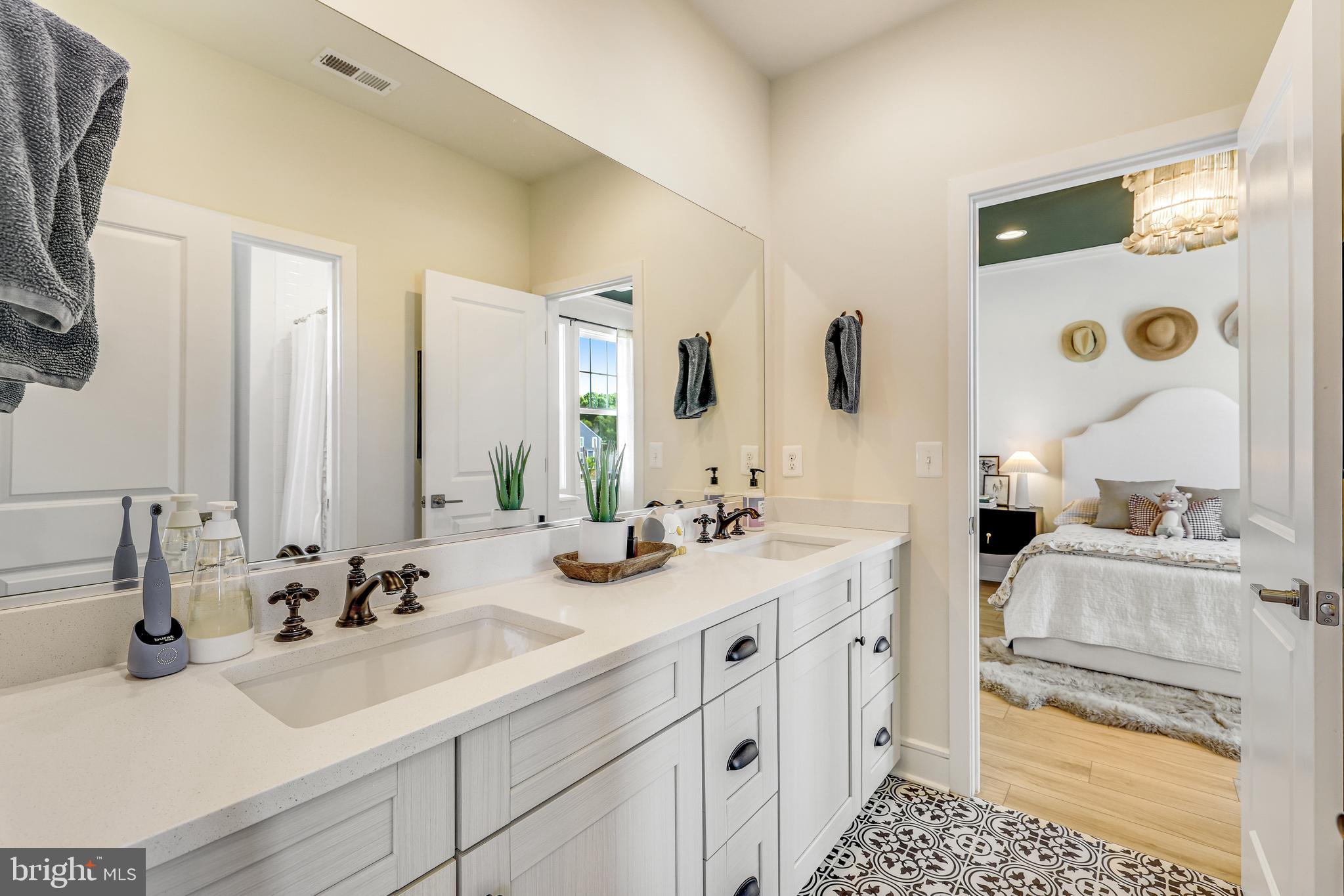 MEADOWBROOK - Residential