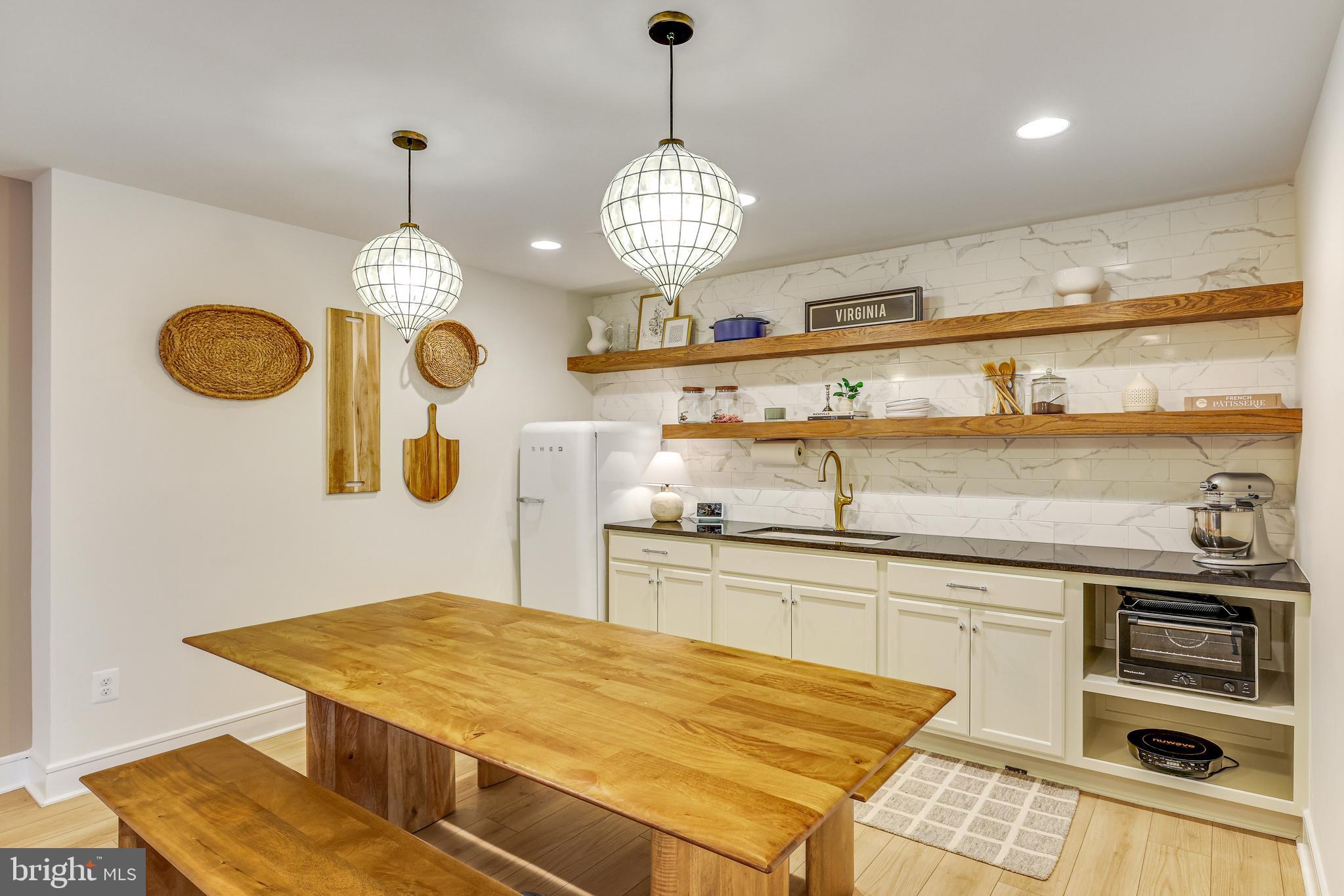 MEADOWBROOK - Residential