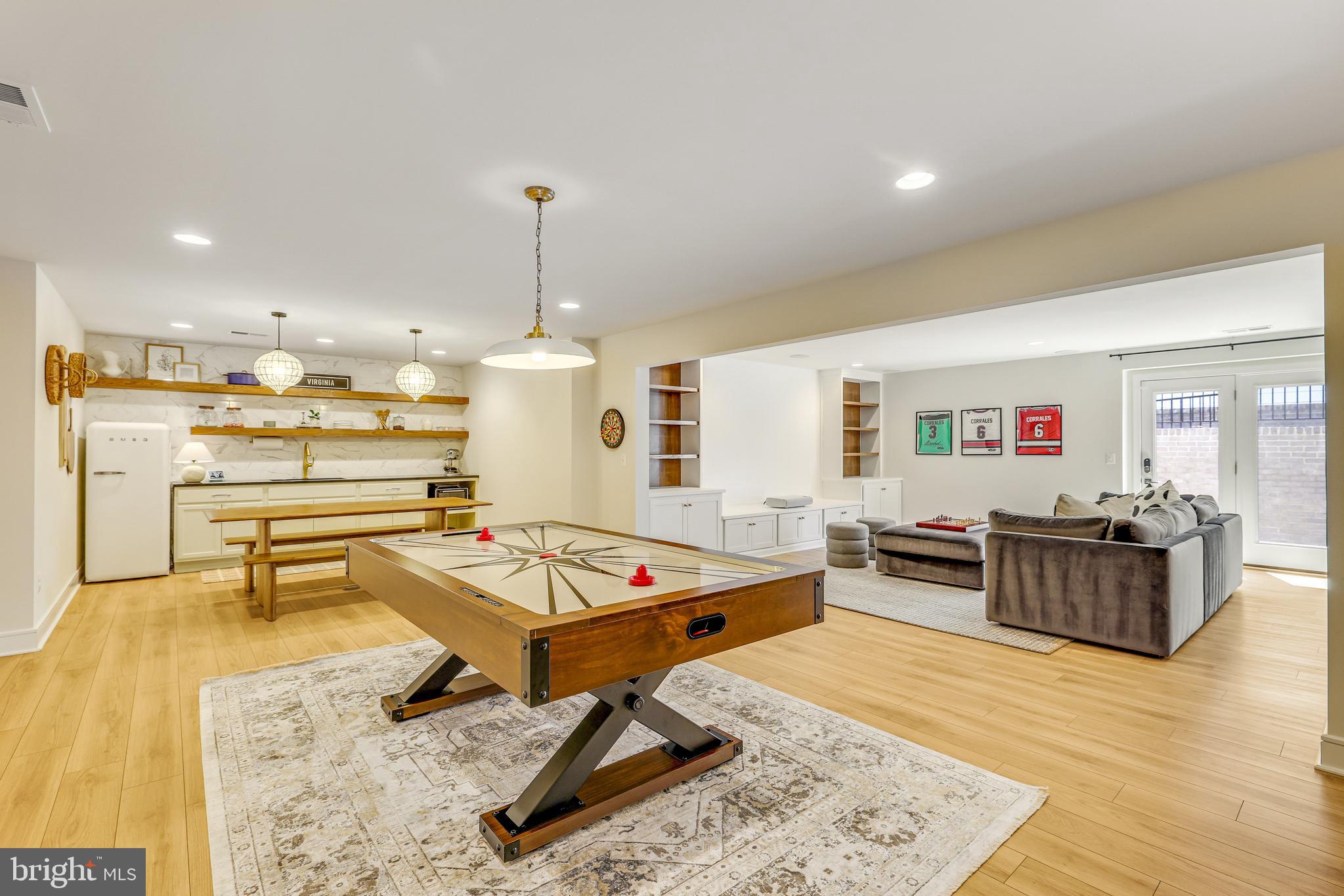 MEADOWBROOK - Residential