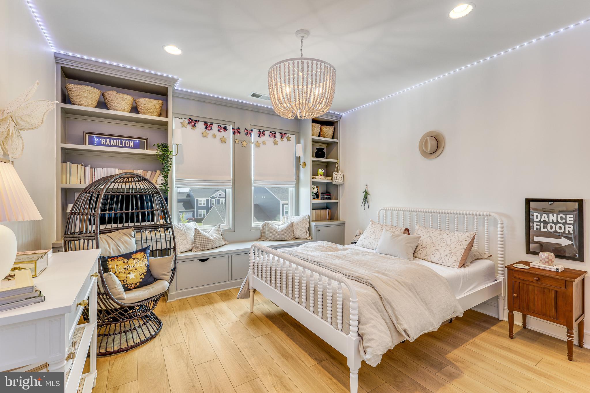 MEADOWBROOK - Residential